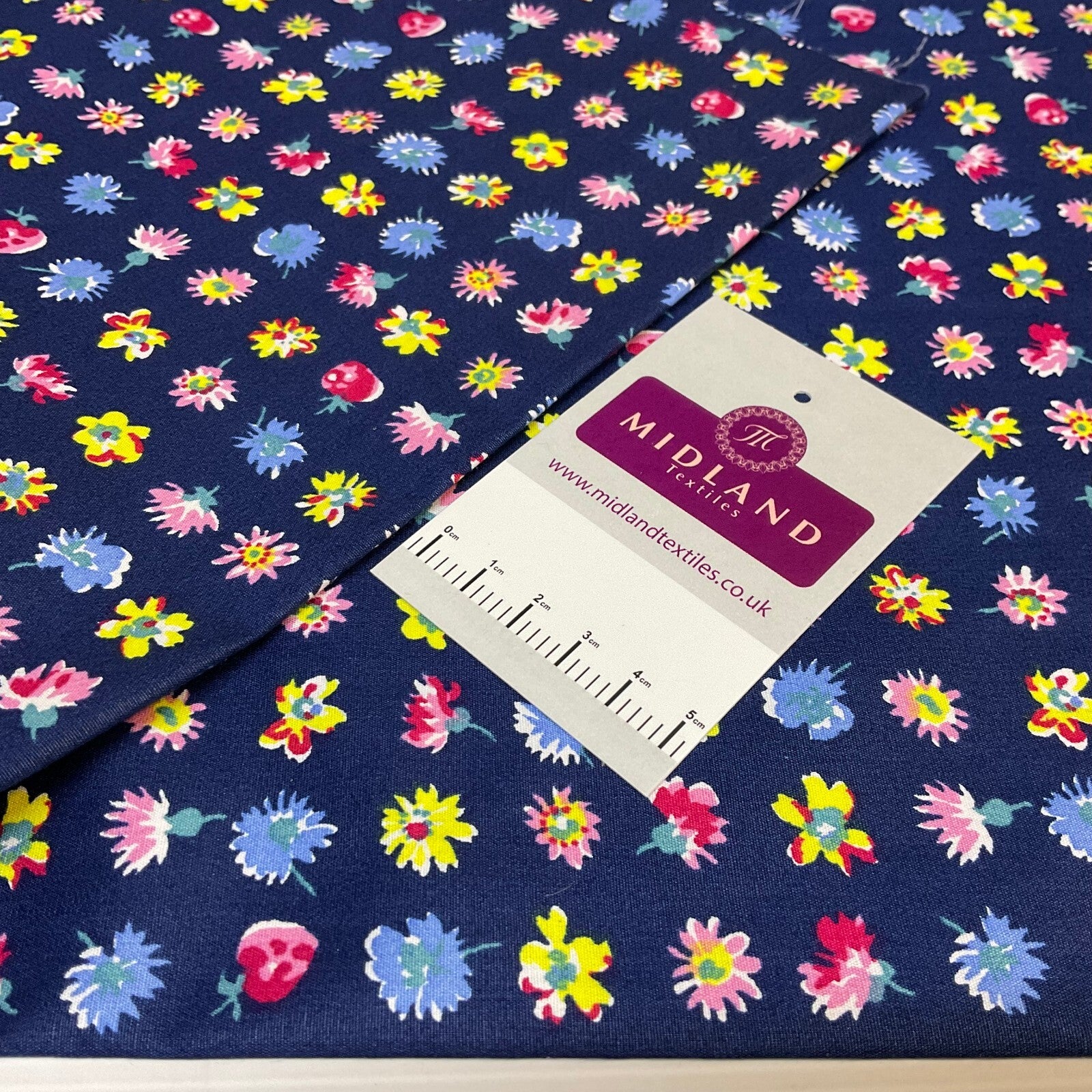 £5.99 Water Lily Floral Cotton Poplin dress Fabric sold by the meter M1916
