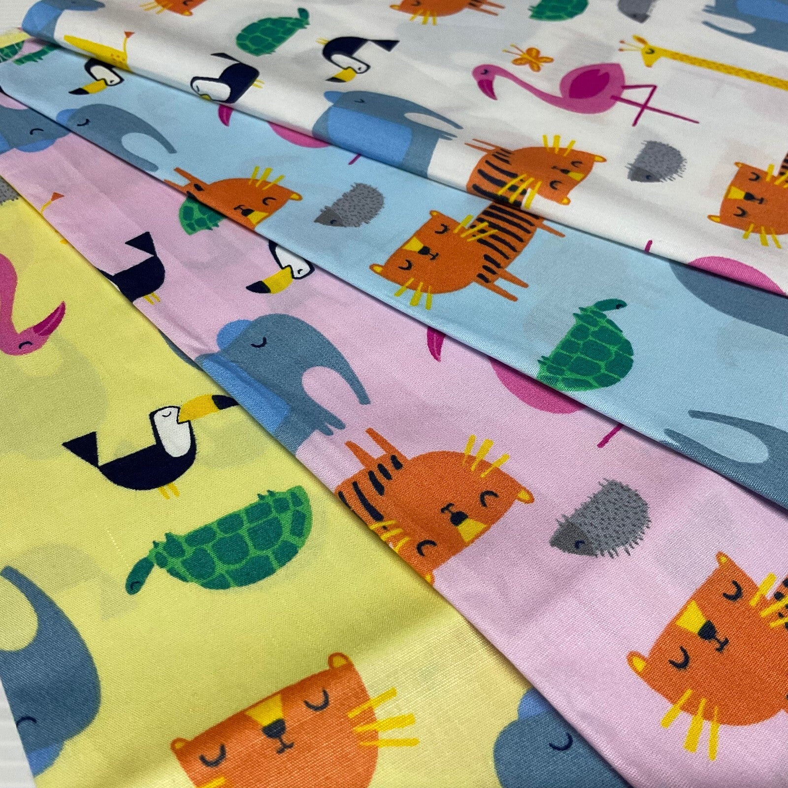 £5.99 Zoo Animal Cotton Poplin dress Fabric sold by the meter M1917
