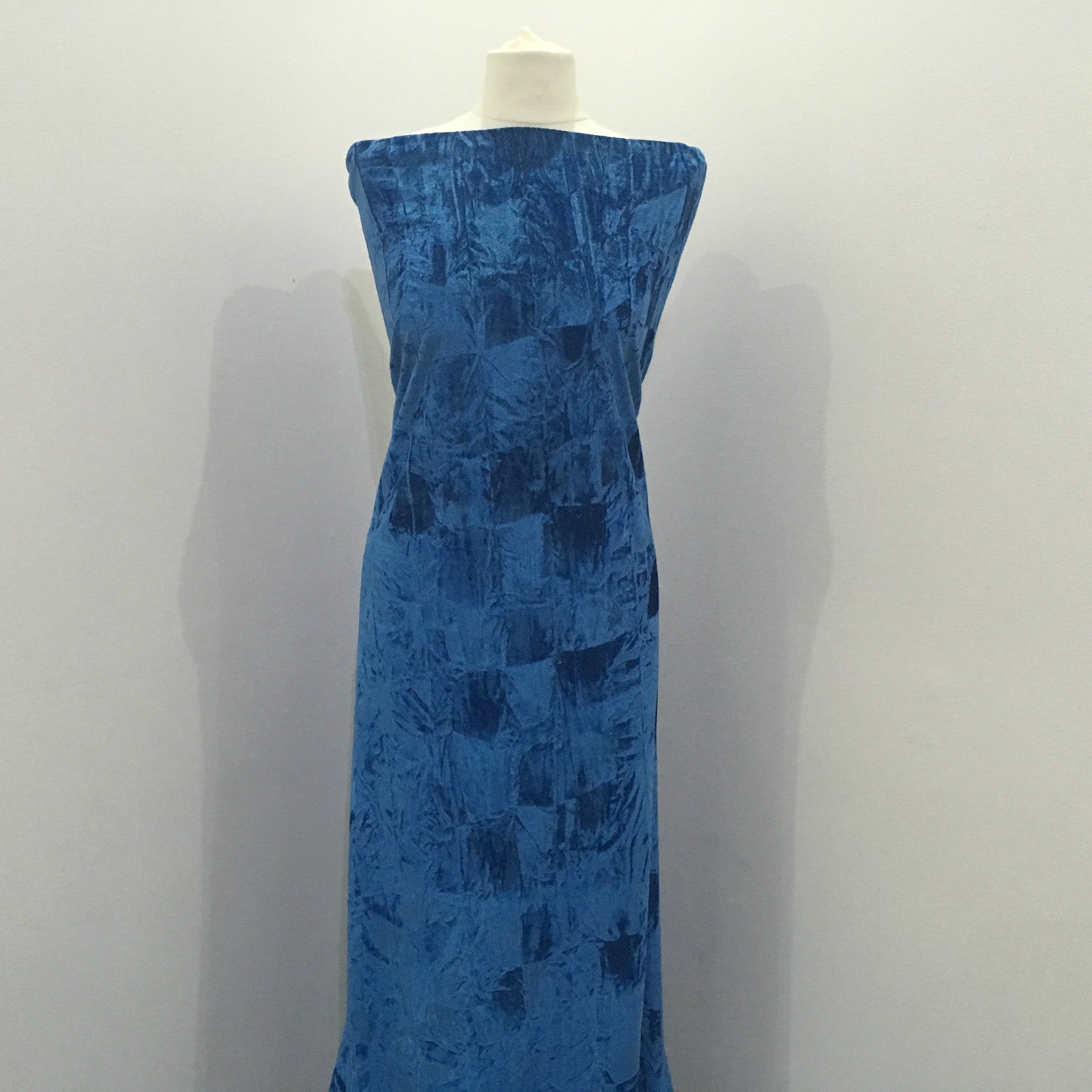 £5.75 Creased Ice Velvet One way stretch Dress Fabric 58' M607 Mtex