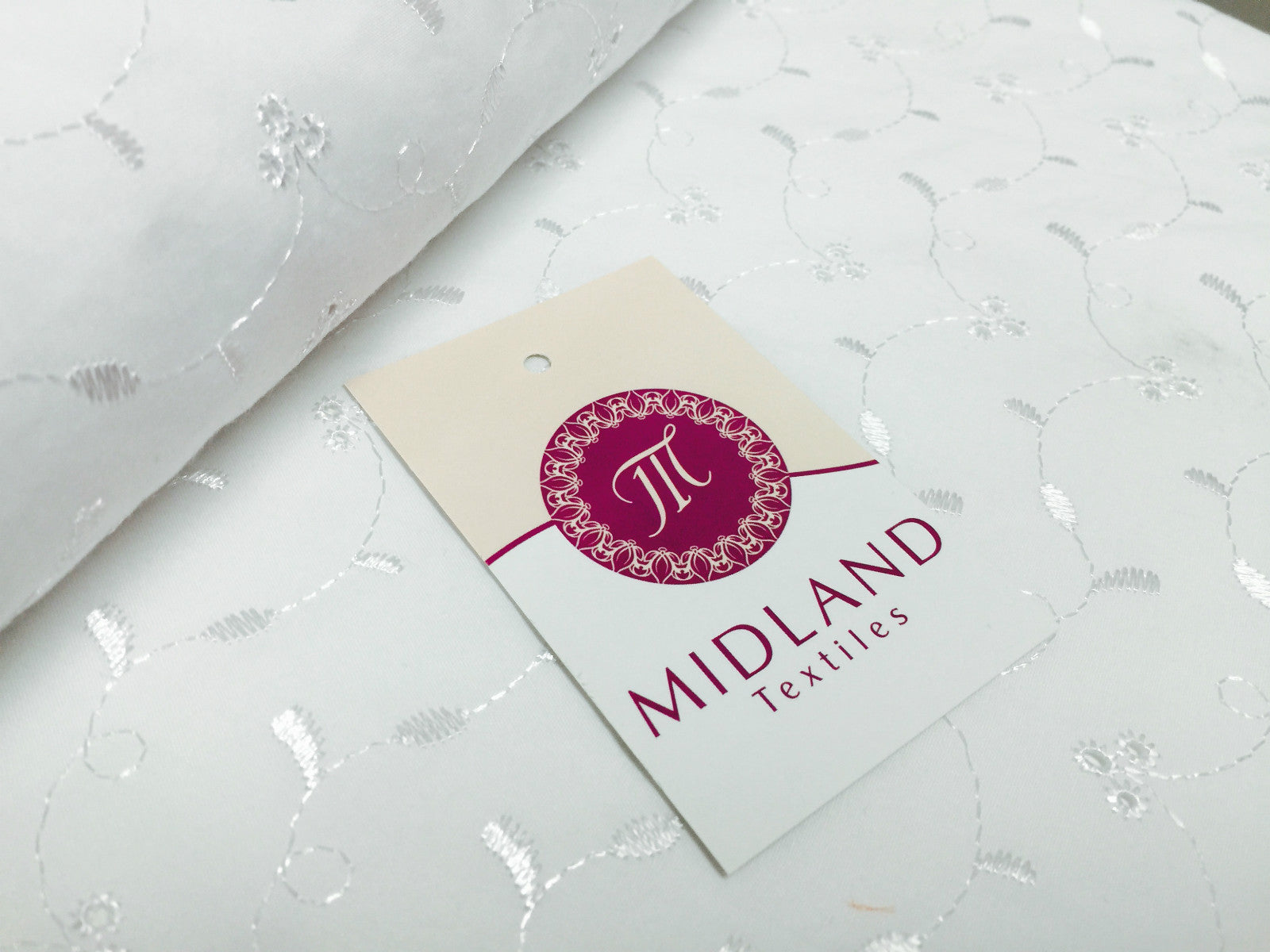 £6.50/m Broderie Anglais Poly cotton Fabric 3 Whole per meter 45' M41 Mtex