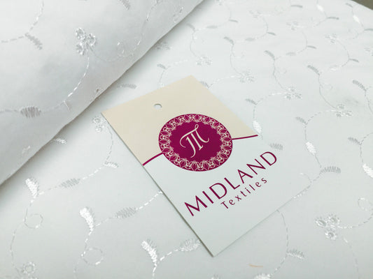 £6.50/m Broderie Anglais Poly cotton Fabric 3 Whole per meter 45" M41 Mtex