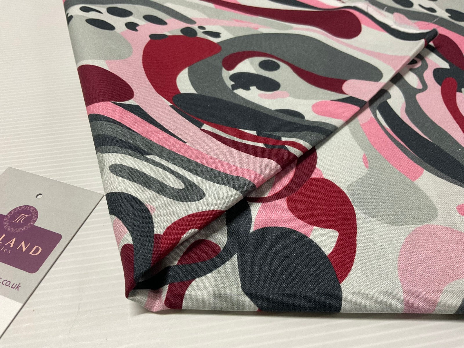 £5.99 Red Camo Abstarct Stof Crafting 100% Cotton Fabric Sold by Metre M1936