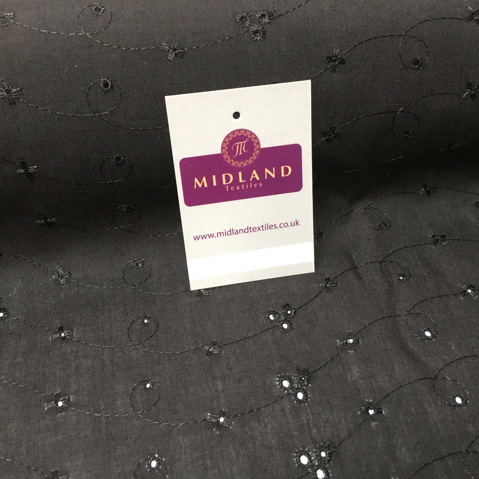 £6.50/m Broderie Anglais Poly cotton Fabric 3 Whole per meter 45' M41 Mtex