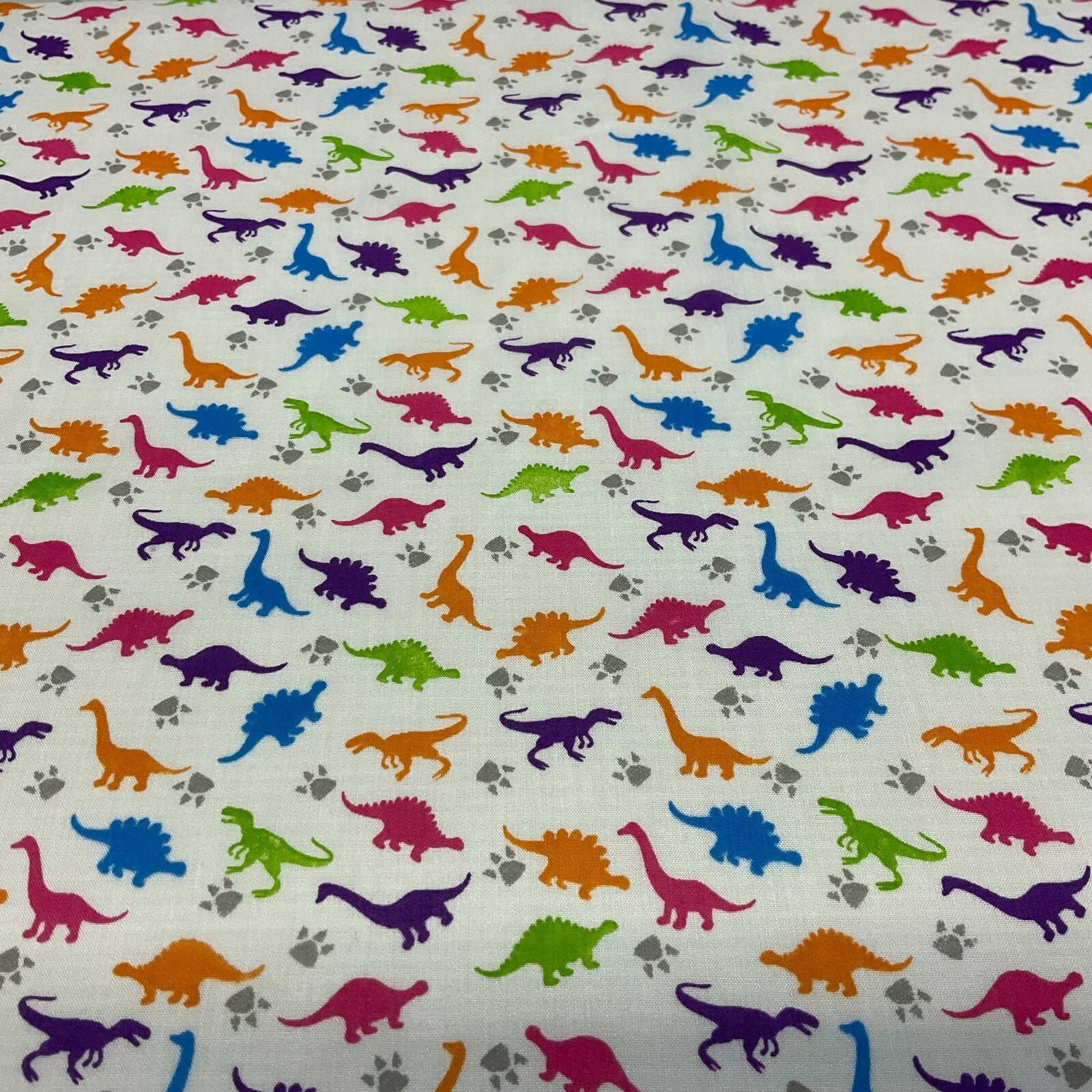 £2.50/m White Tiny Dinosaurs  Children's Poly cotton printed fabric M1637
