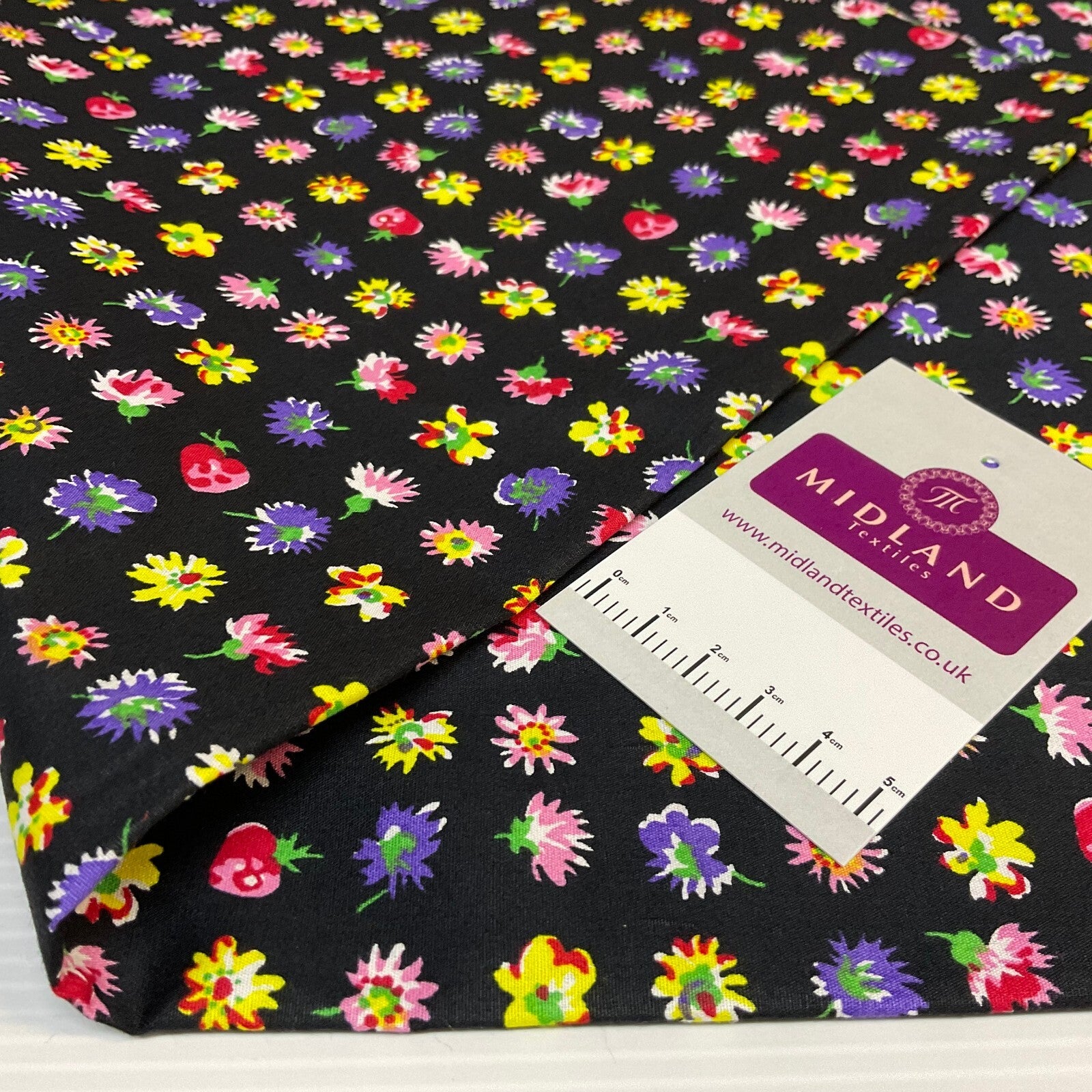 £5.99 Water Lily Floral Cotton Poplin dress Fabric sold by the meter M1916