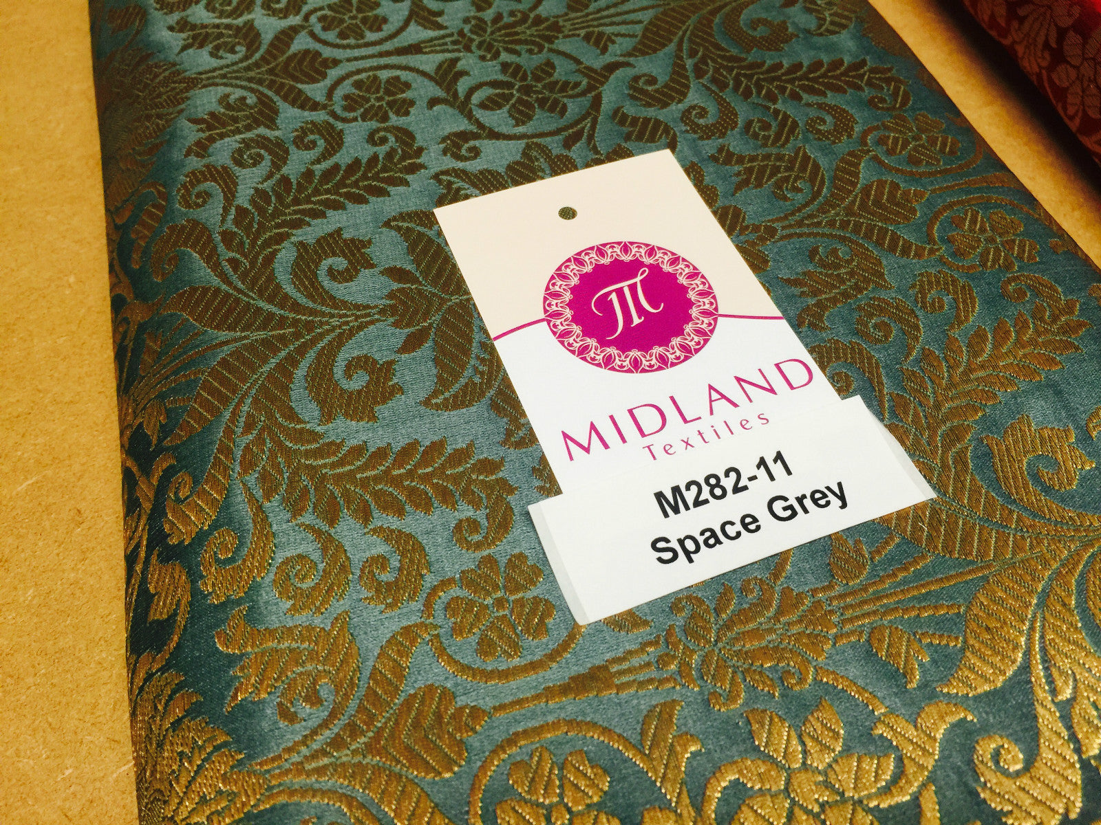 £15 Gold Floral metallic Indian faux silk banarsi Brocade fabric 45' M282