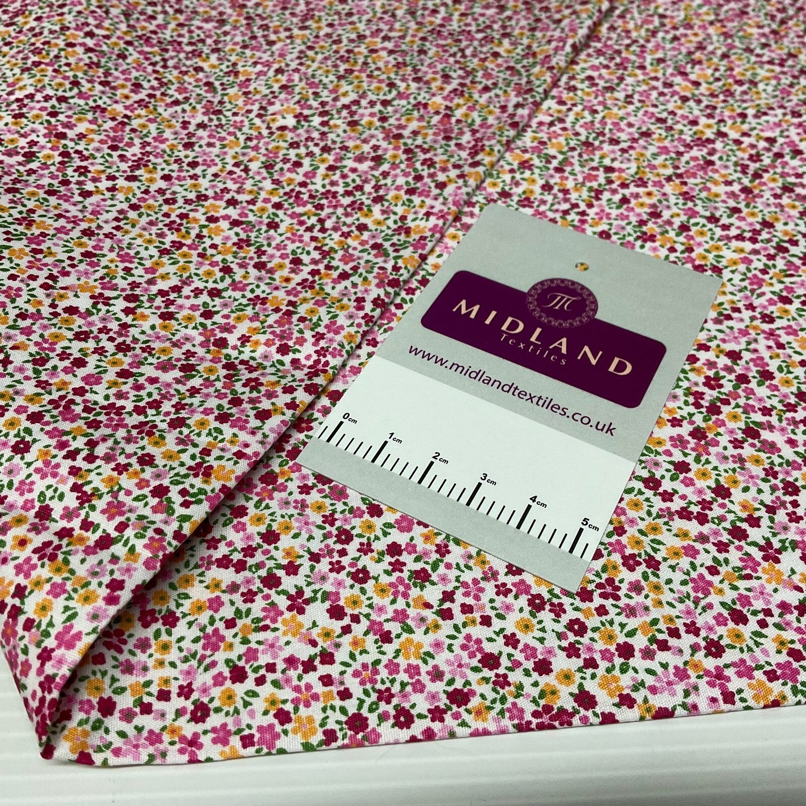 £5.99 Peony small floral Cotton Poplin dress Fabric sold by the meter M1904