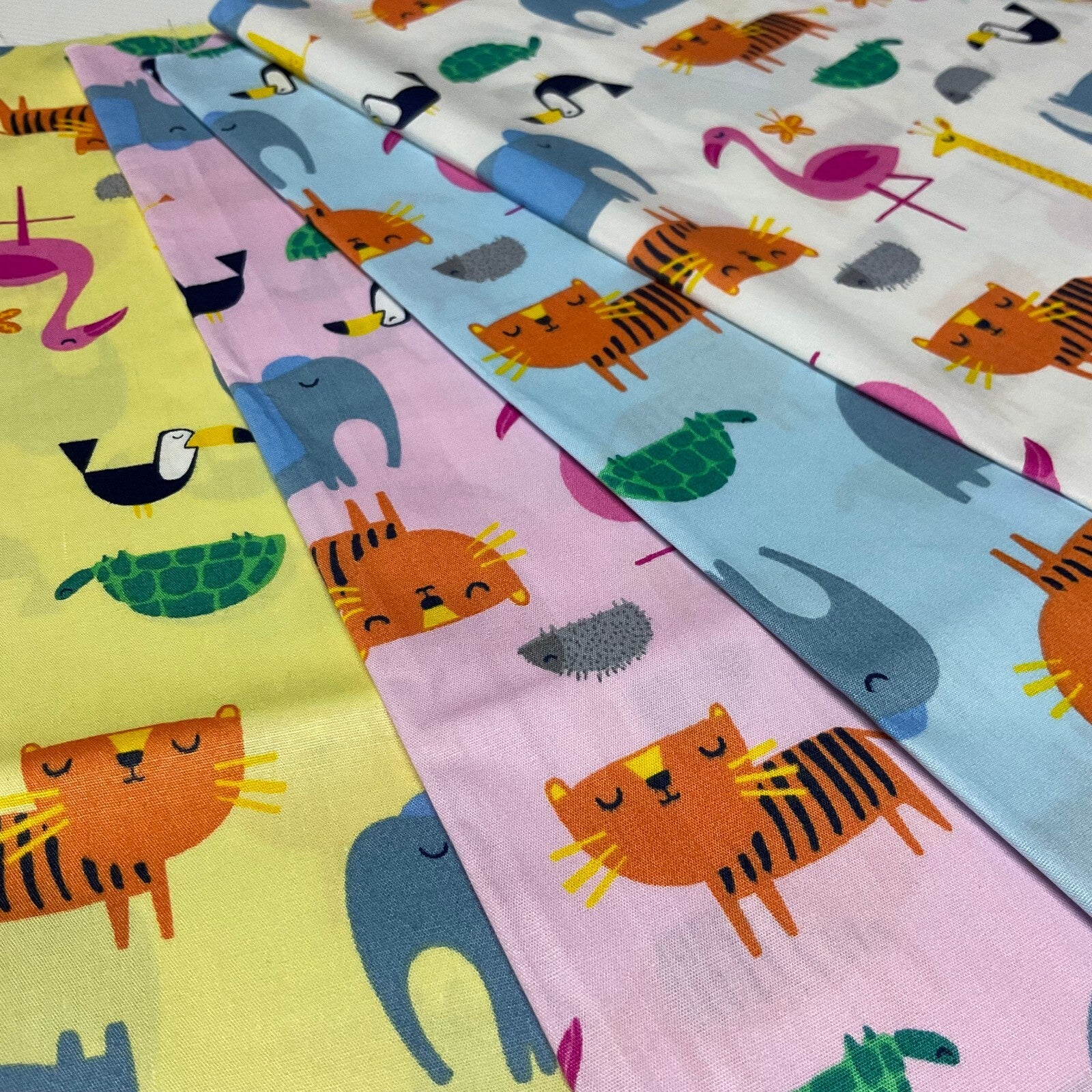 £5.99 Zoo Animal Cotton Poplin dress Fabric sold by the meter M1917