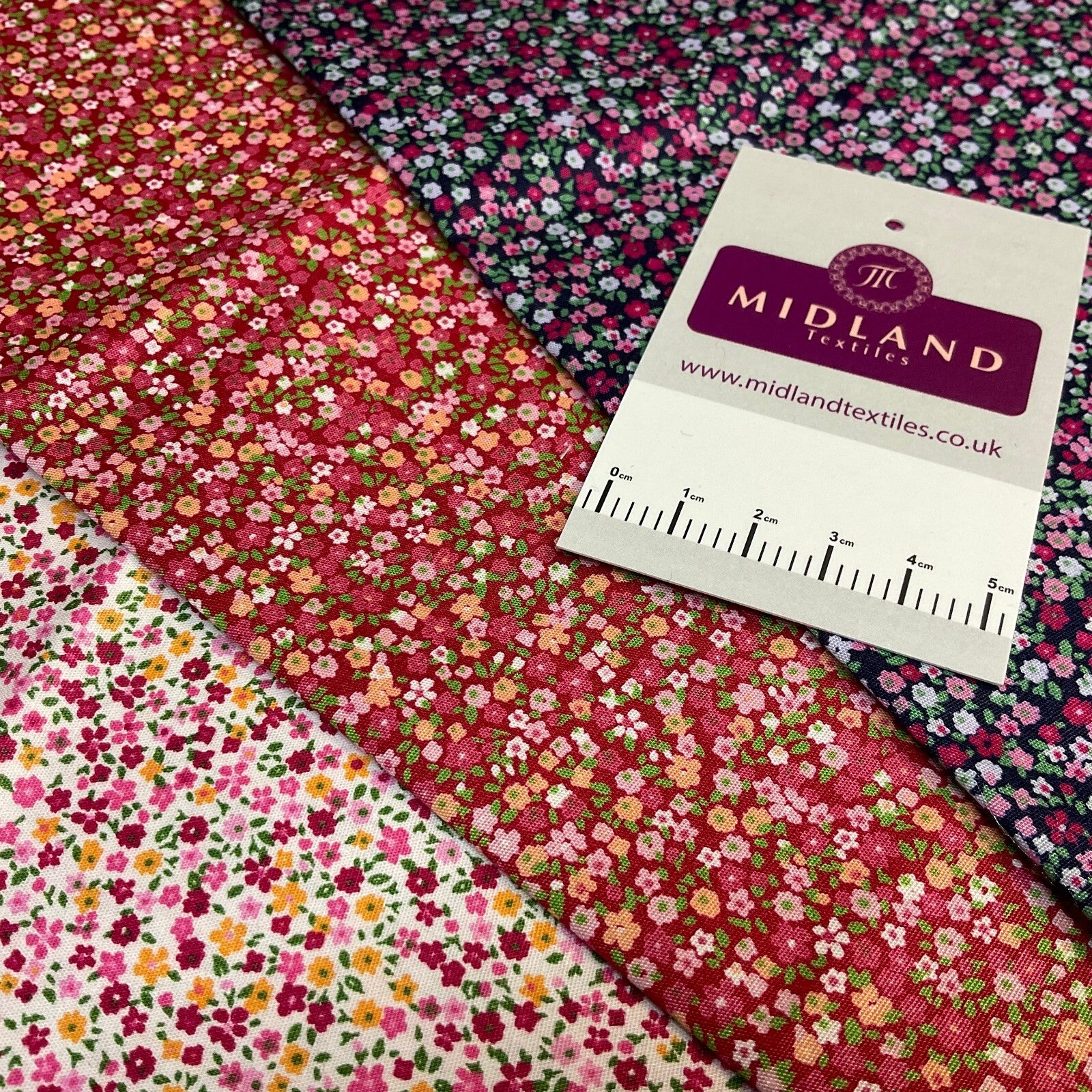 £5.99 Peony small floral Cotton Poplin dress Fabric sold by the meter M1904