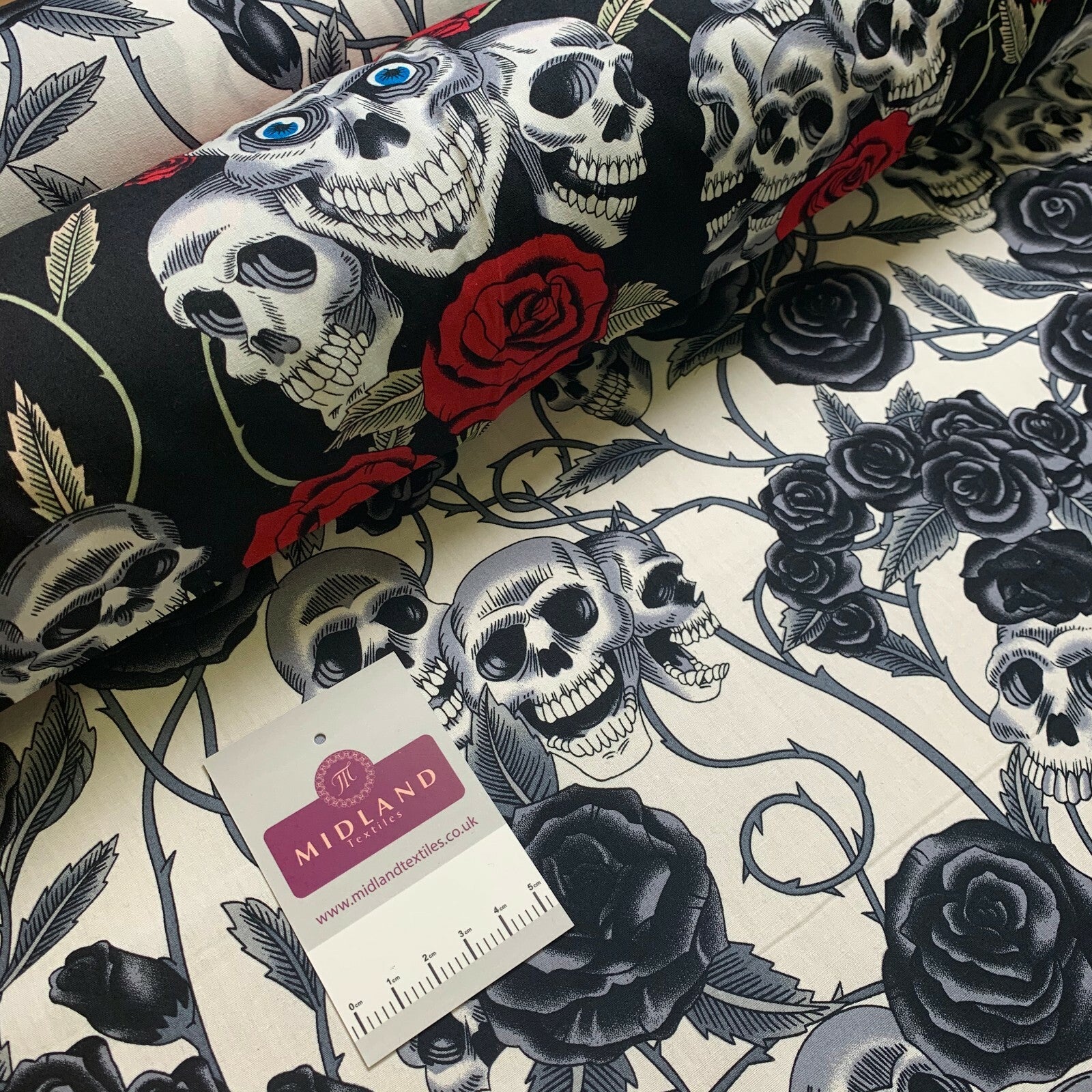 £5.99 Skull and roses printed 100% cotton poplin craft mask Fabric MD1399
