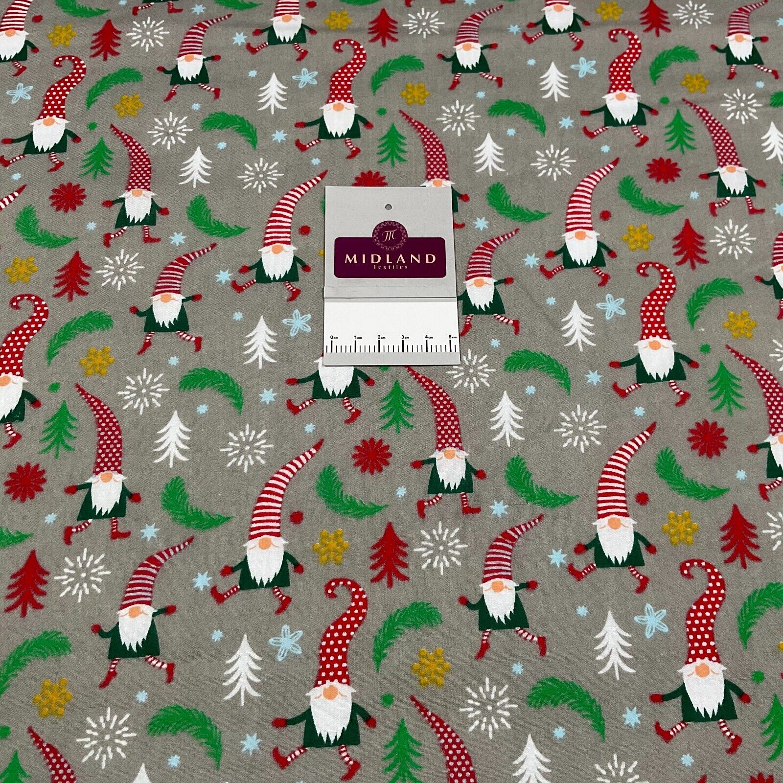Assorted Christmas xmas Printed crafting  Santa Holly Reindeers fabric M1682