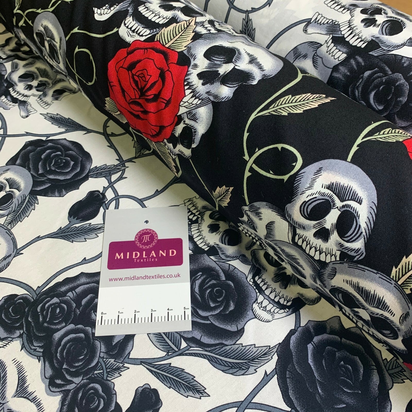 £5.99 Skull and roses printed 100% cotton poplin craft mask Fabric MD1399