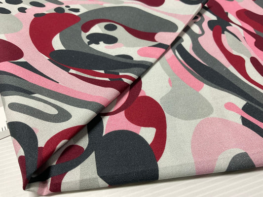£5.99 Red Camo Abstarct Stof Crafting 100% Cotton Fabric Sold by Metre M1936