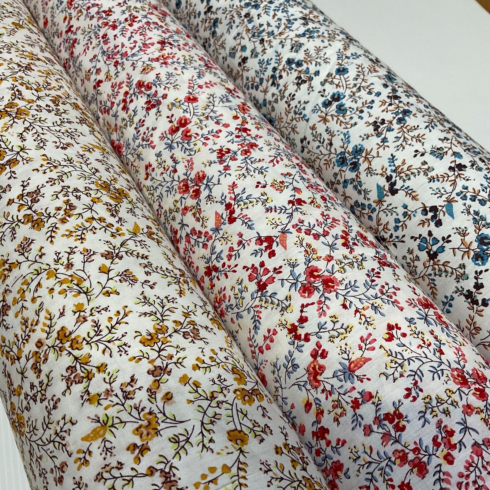 Soft touch 100% Cotton small floral ditsy printed dress fabric M1653