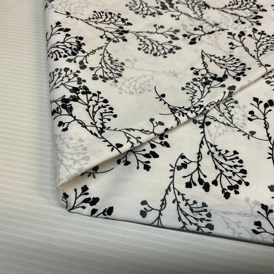 £5.99 Floral hyacinth vintage style Cotton Poplin dress Fabric M1888