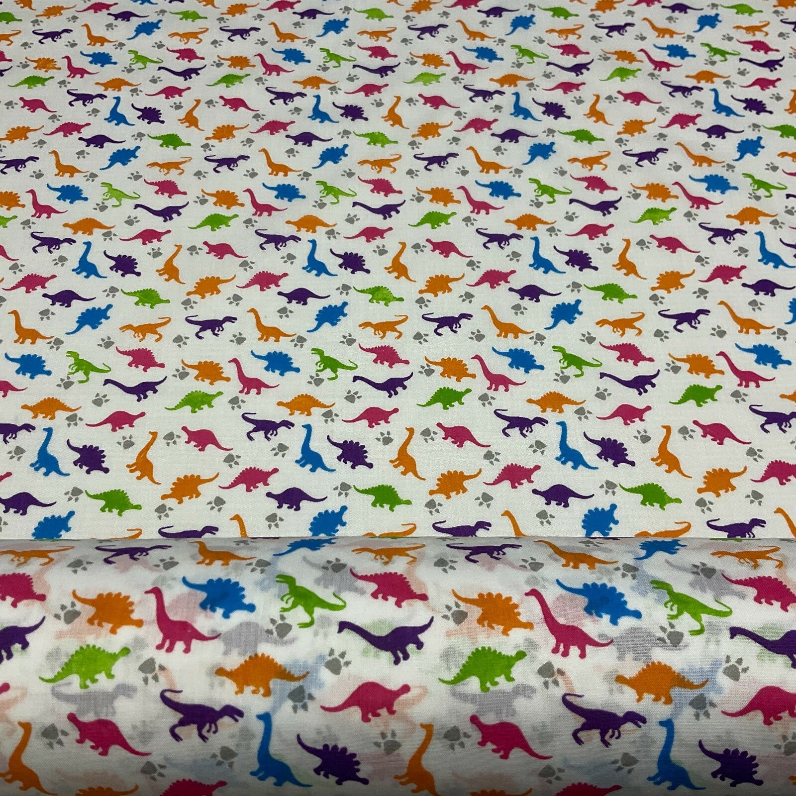 £2.50/m White Tiny Dinosaurs  Children's Poly cotton printed fabric M1637