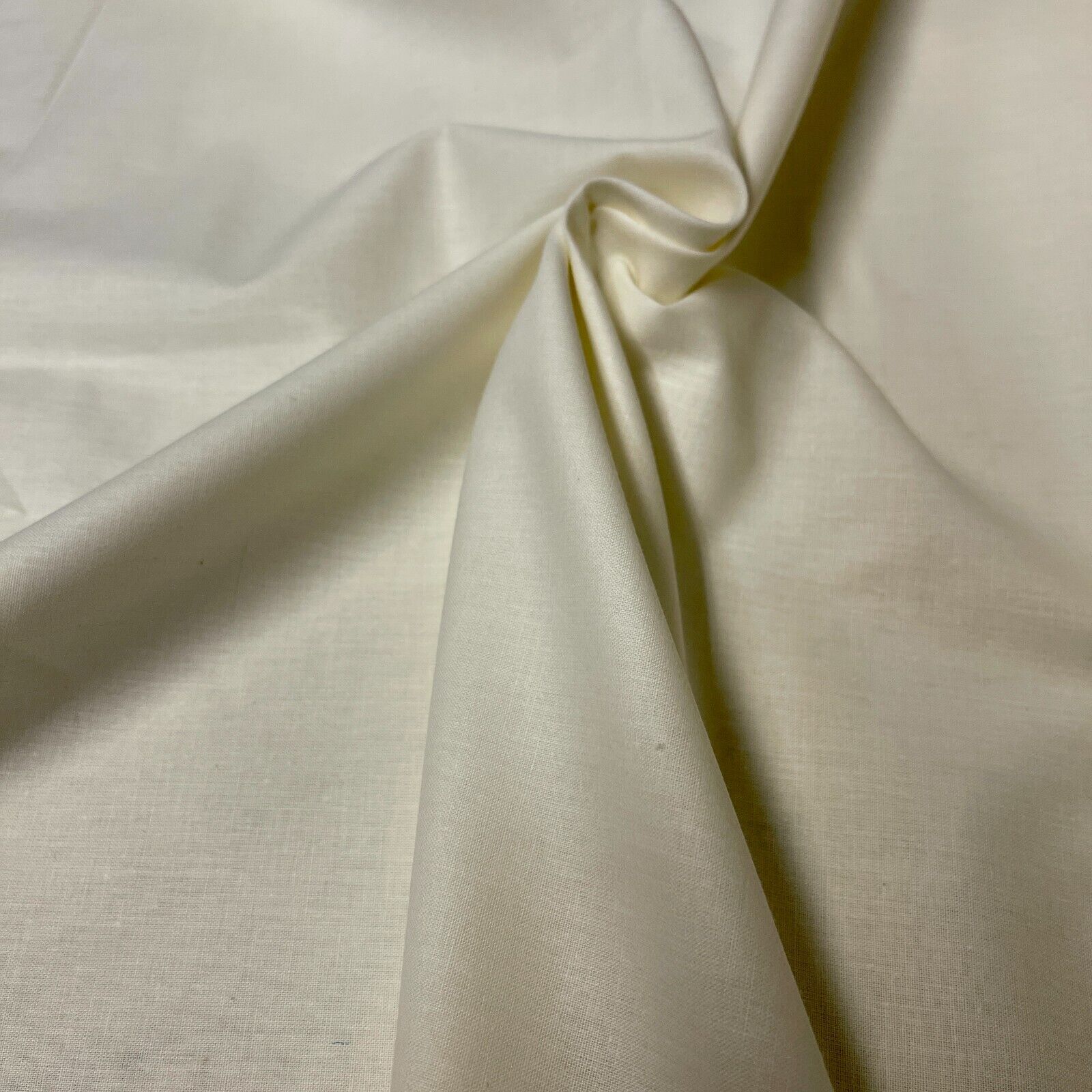 100% Cotton Sheeting fabric ideal for bedding, backdrops & Crafting 94' M702