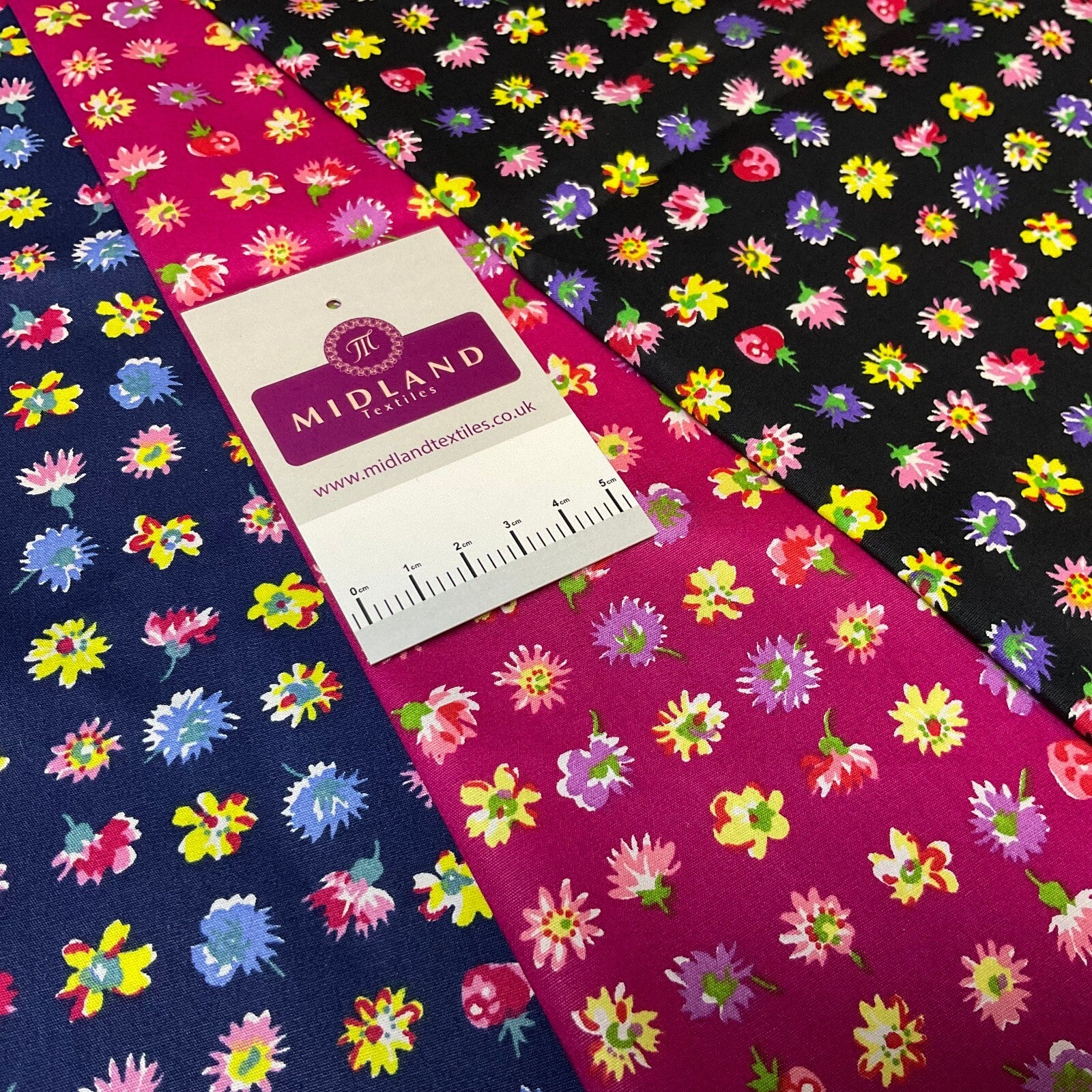 £5.99 Water Lily Floral Cotton Poplin dress Fabric sold by the meter M1916