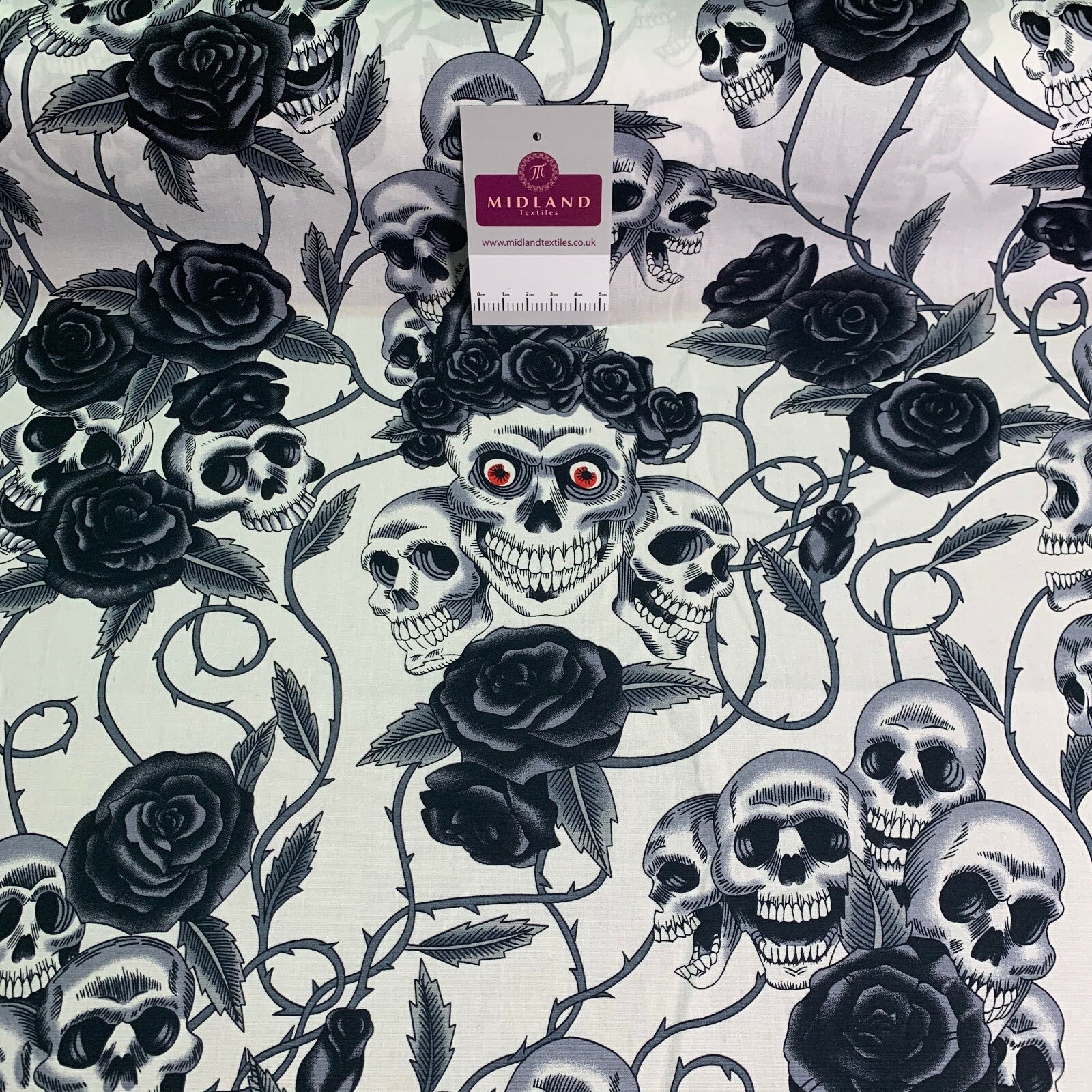 £5.99 Skull and roses printed 100% cotton poplin craft mask Fabric MD1399