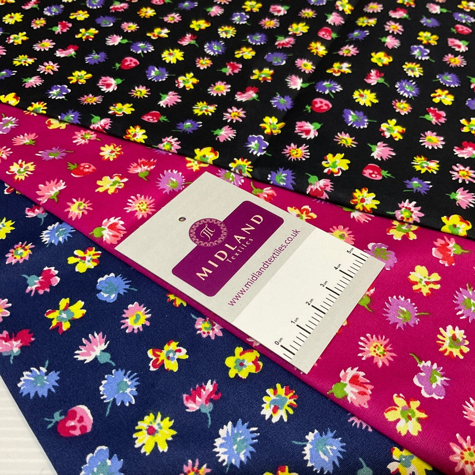 £5.99 Water Lily Floral Cotton Poplin dress Fabric sold by the meter M1916