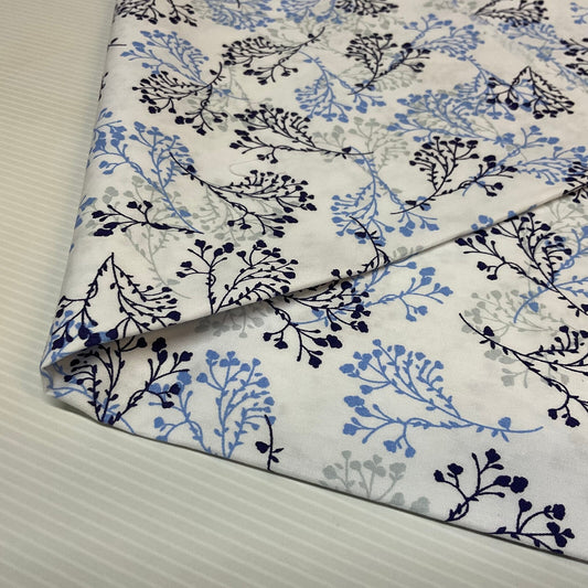 £5.99 Floral hyacinth vintage style Cotton Poplin dress Fabric M1888