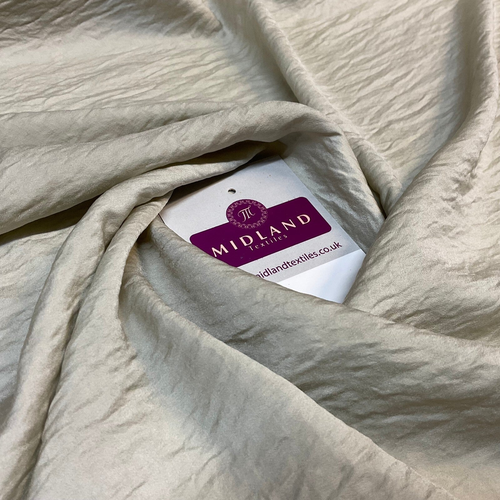 £4.99 Silky Smooth Creased Crinkle Boho Crushed dress fabric M1799