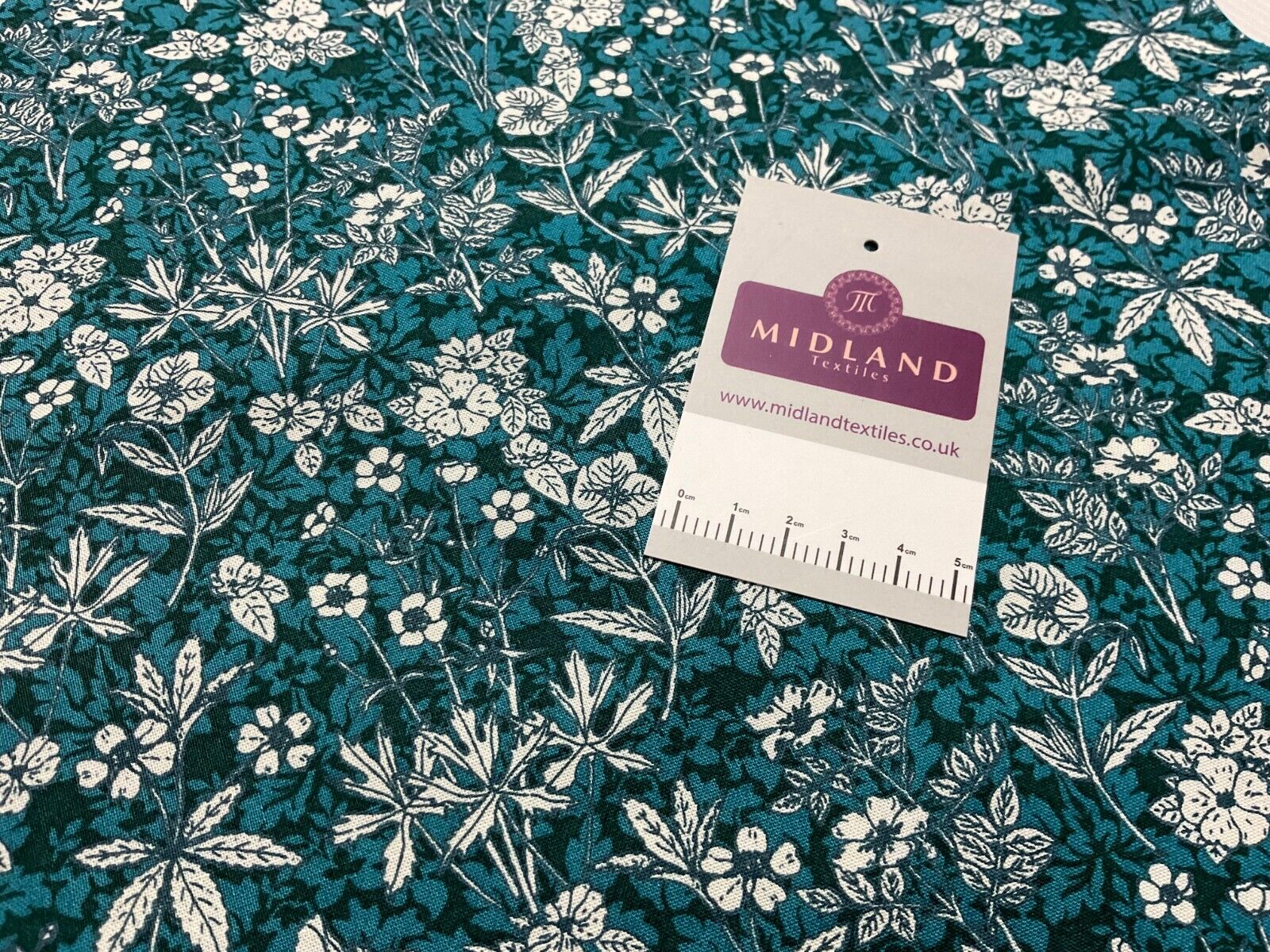 Floral Autumn Leaves Stof Crafting 100% Cotton Fabric Sold by Metre M1931