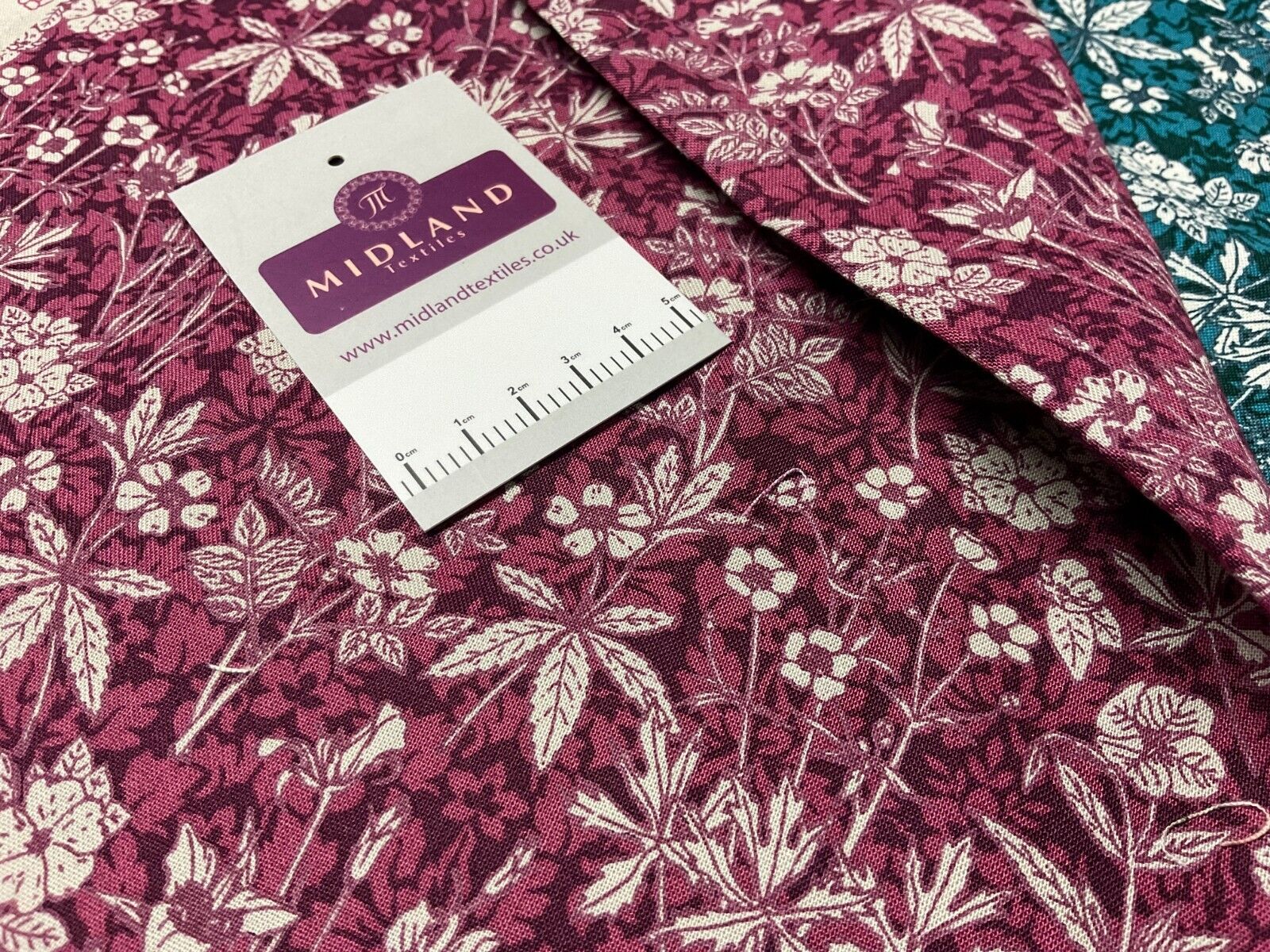 Floral Autumn Leaves Stof Crafting 100% Cotton Fabric Sold by Metre M1931