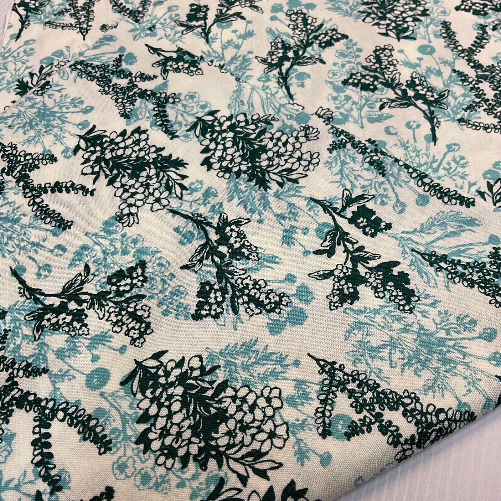 Floral Autumn Leaves Stof Crafting 100% Cotton Fabric Sold by Metre M1927