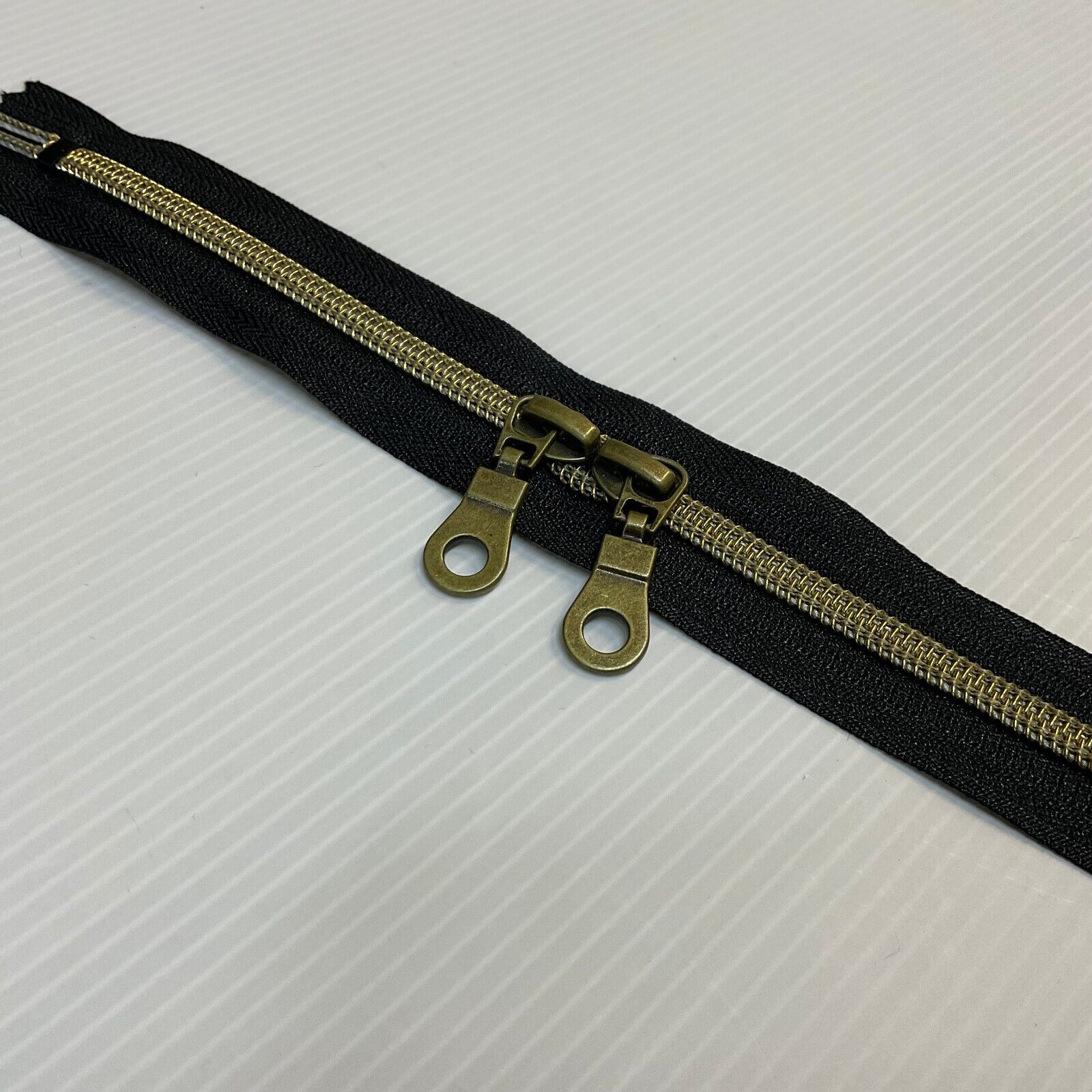 12' 30cm Long Handbag 0 Zip Rainbow Black White Brass M1958