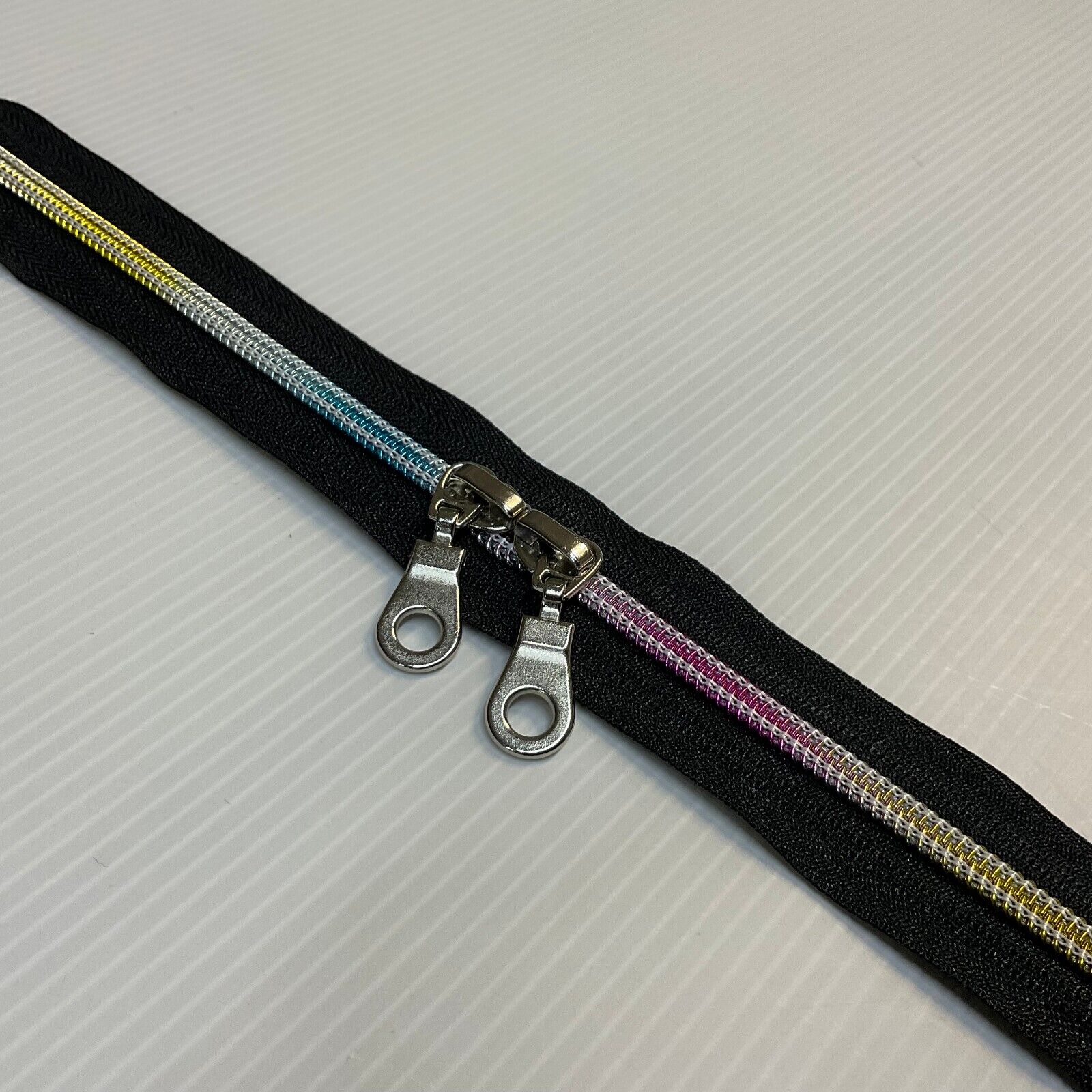 16' 40cm Long Handbag 0 Zip Rainbow Black White Brass M1959