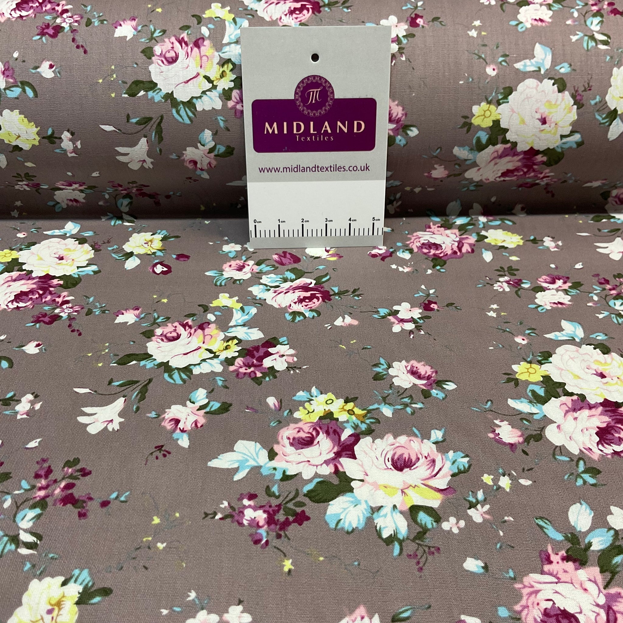 Vintage Floral 100% cotton printed dress craft fabric 150cm wide M1741