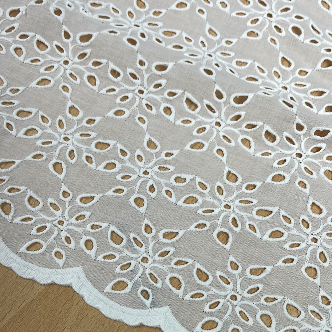 Broderie Anglaise cotton eyelet lace Fabric 55' Wide M992