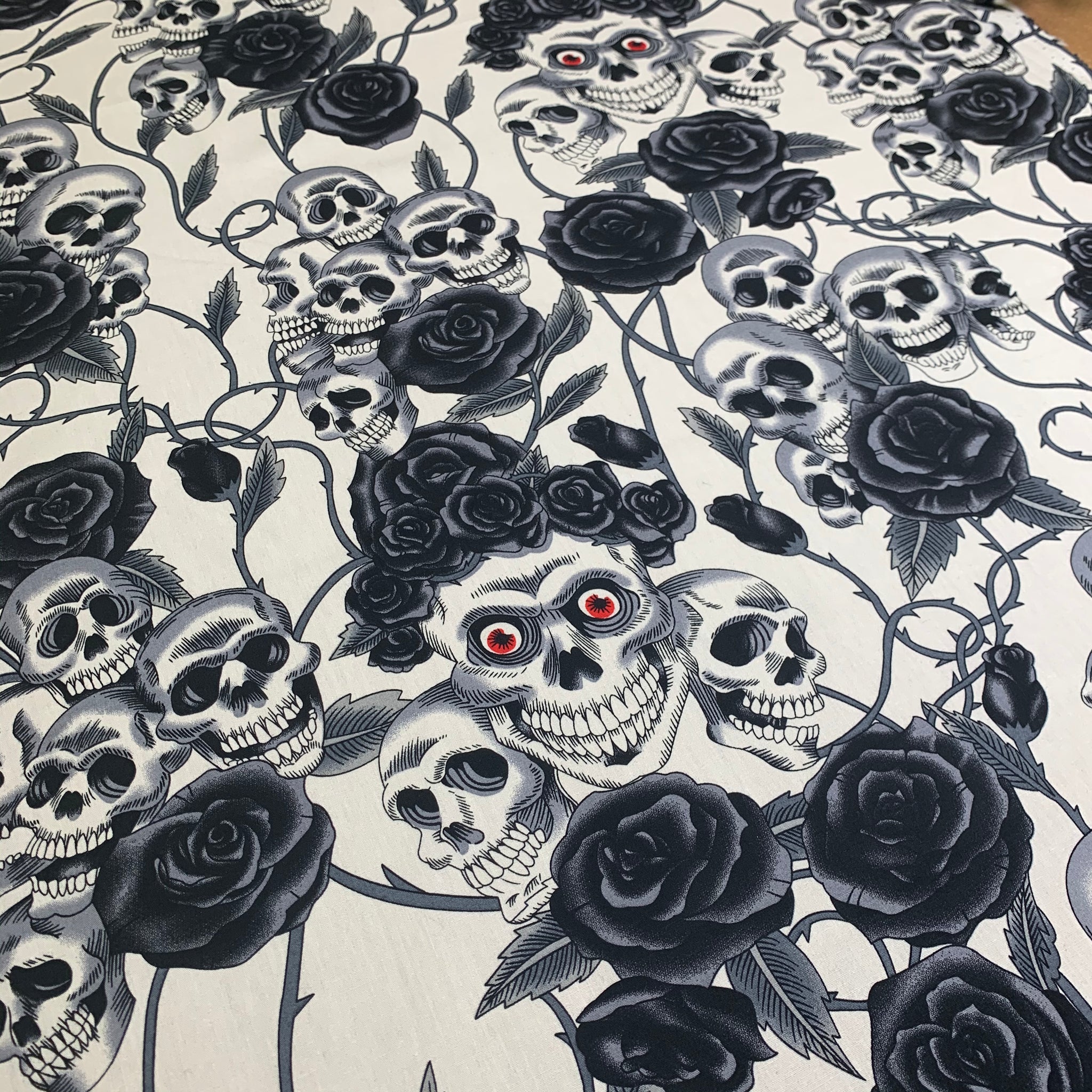 Halloween Skull and roses printed 100% cotton poplin craft mask Fabric MD1399 Mtex