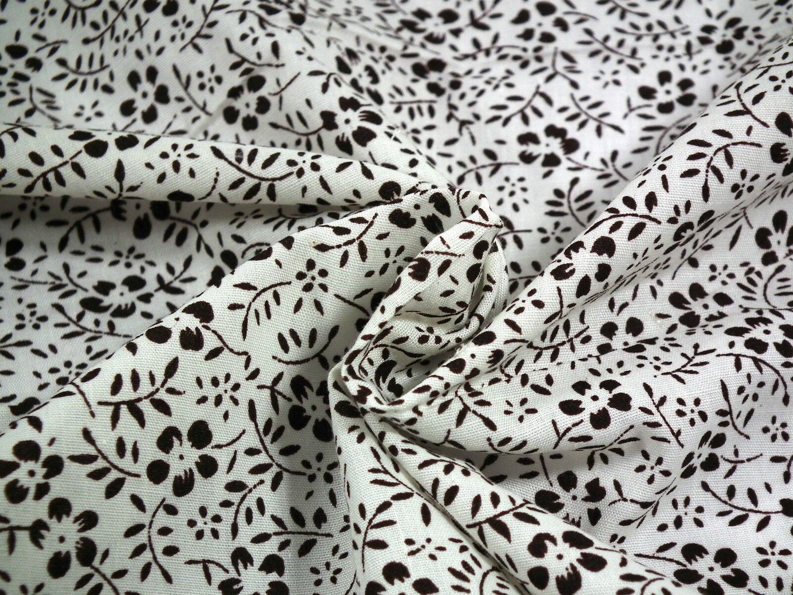 Floral Vintage flower leaves and stem print poly cotton 44' Wide M332 Mtex