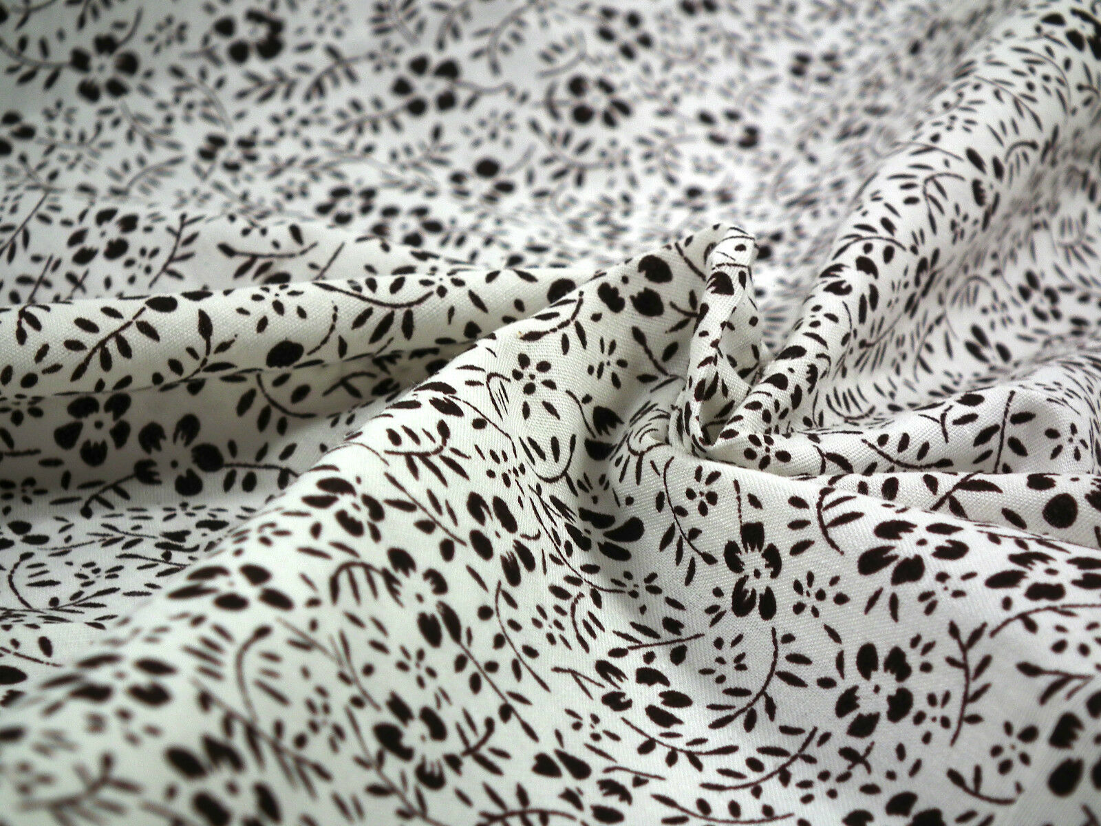 Floral Vintage flower leaves and stem print poly cotton 44' Wide M332 Mtex