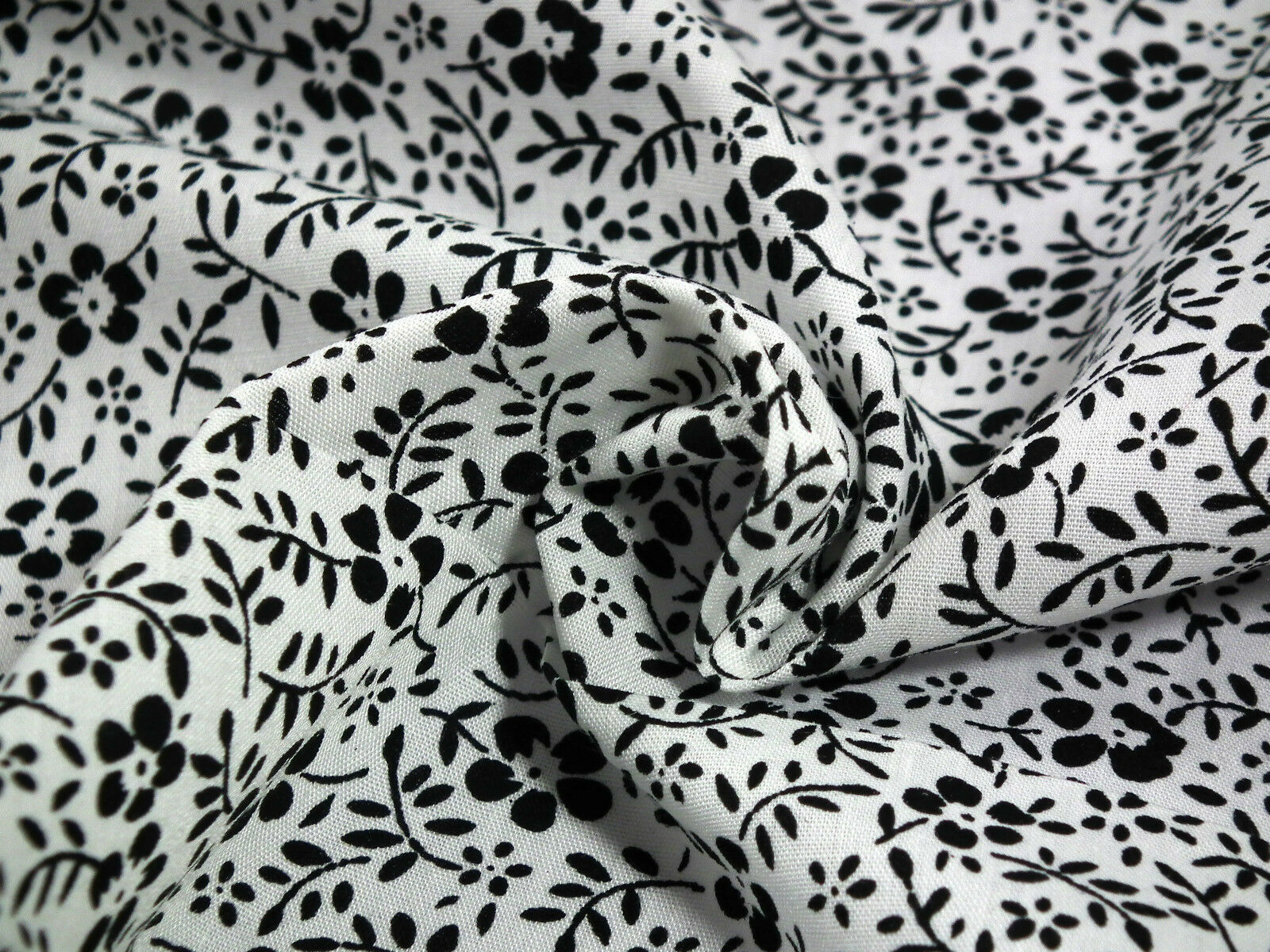 Floral Vintage flower leaves and stem print poly cotton 44' Wide M332 Mtex