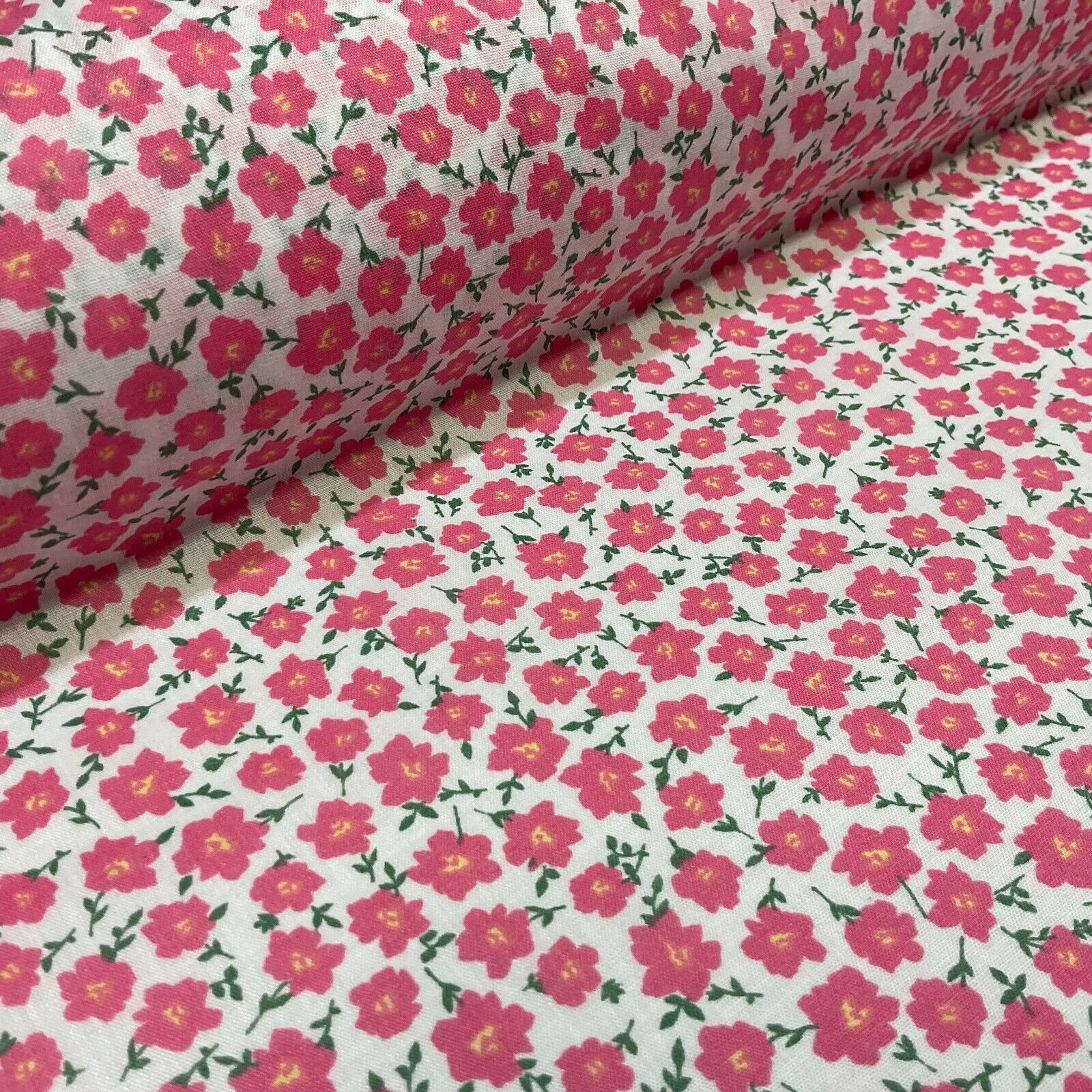 Spring Summer Small Floral Poly cotton printed lightweight fabric M1618