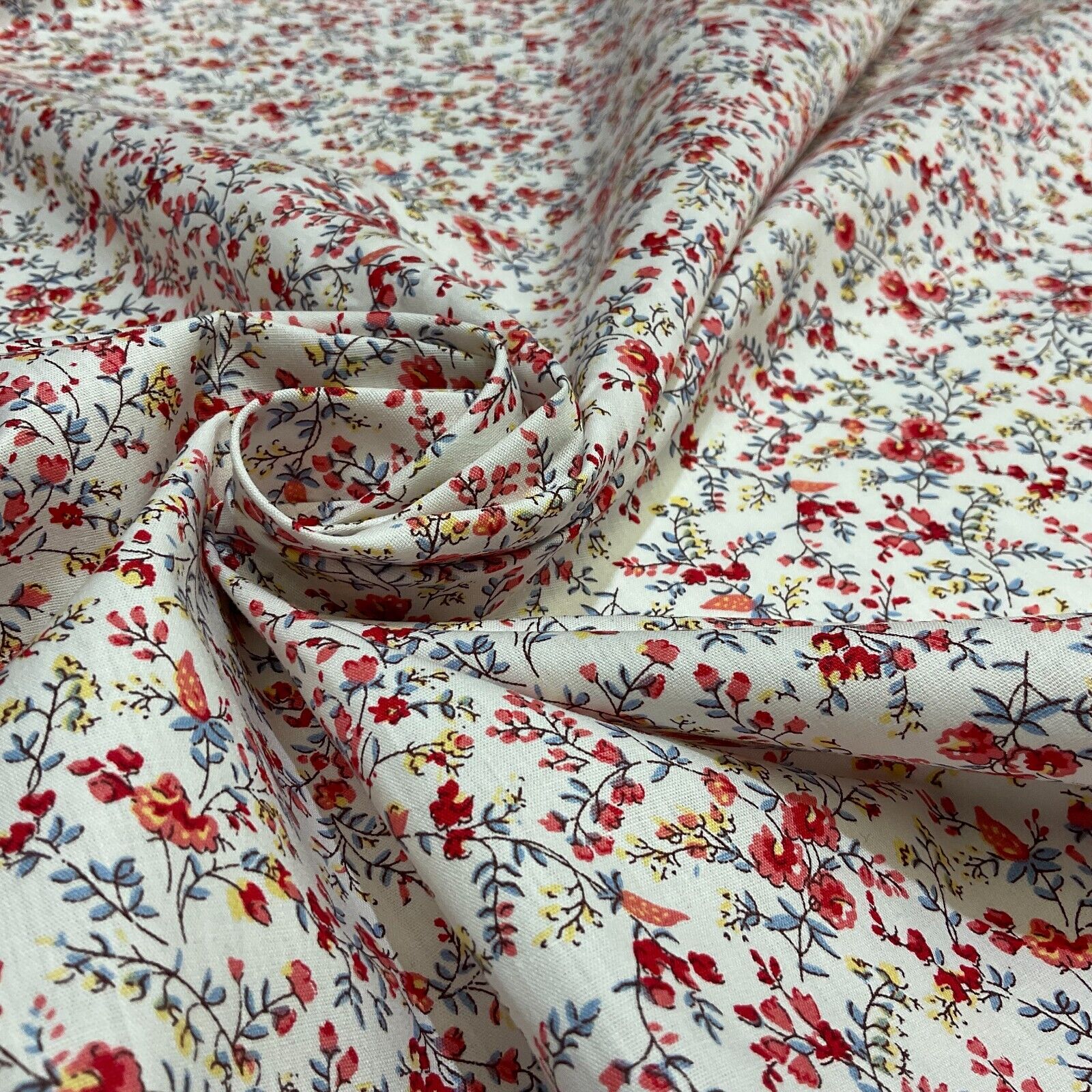 Soft touch 100% Cotton small floral ditsy printed dress fabric M1653