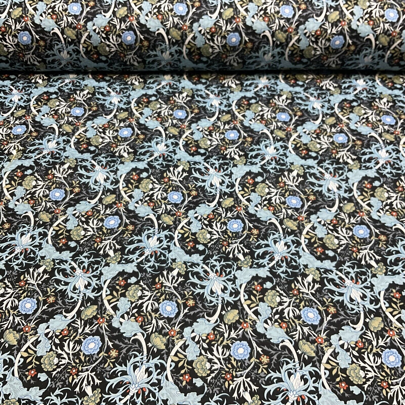 Soft touch 100% Cotton Bold paisley printed dress fabric M1651