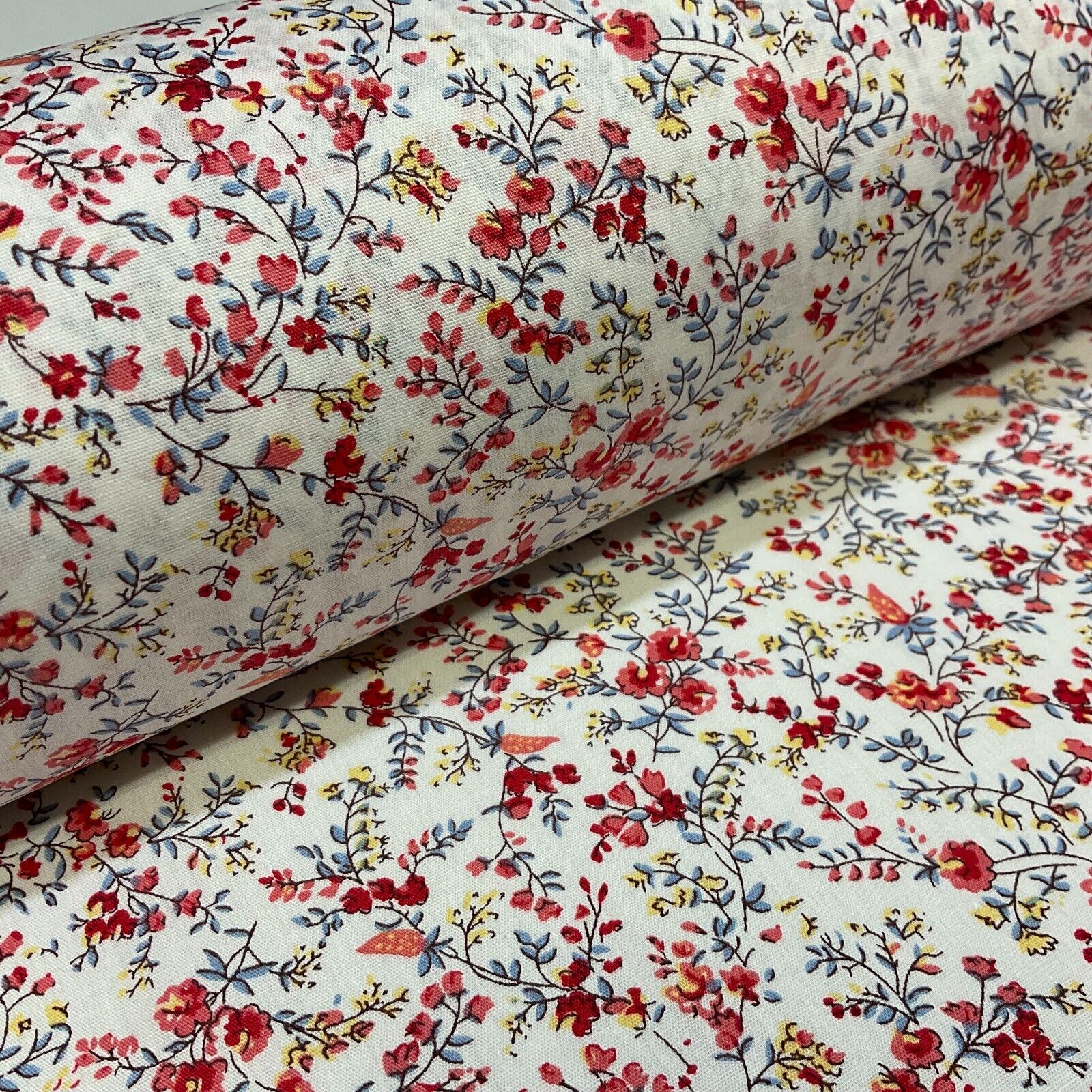 Soft touch 100% Cotton small floral ditsy printed dress fabric M1653