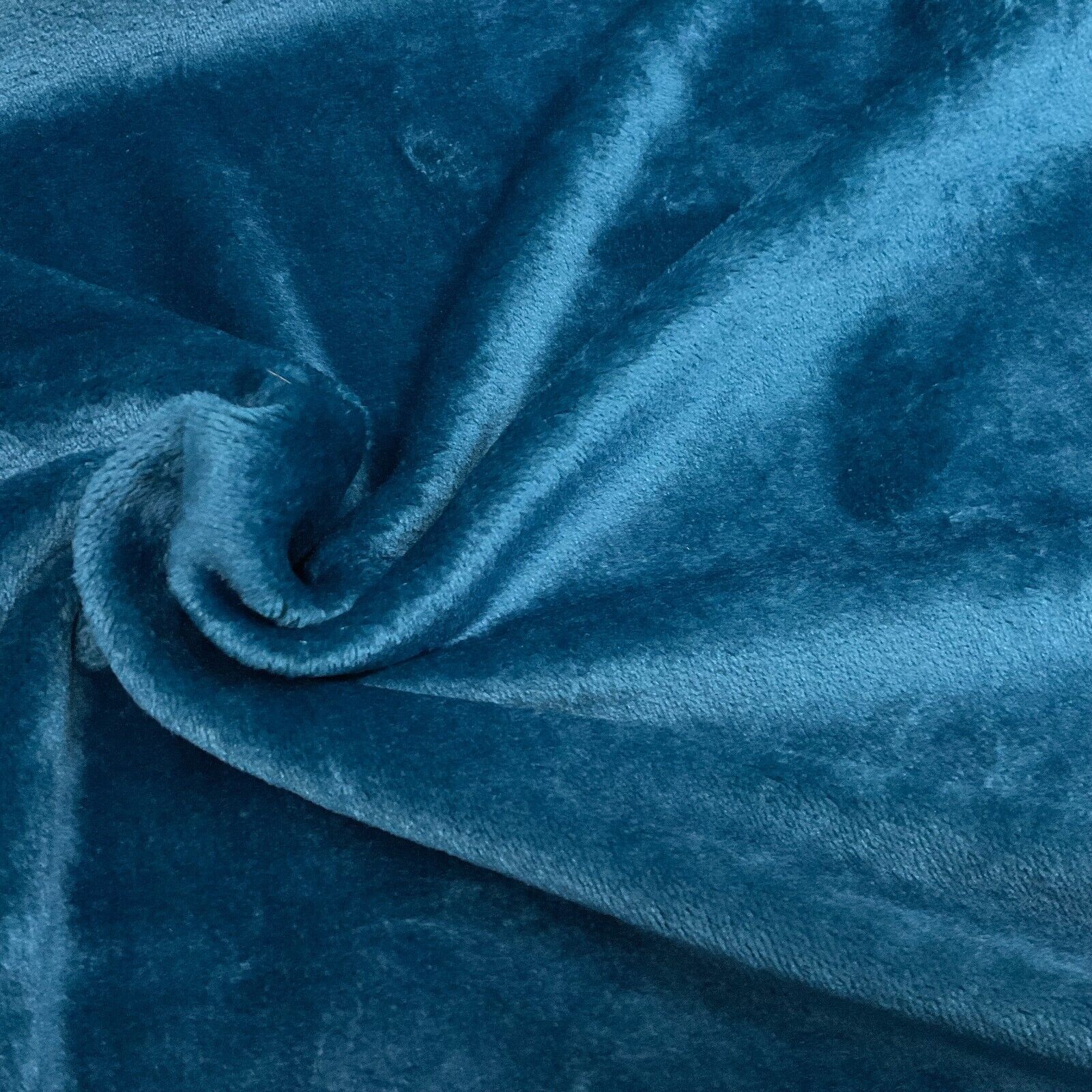 Plain Cuddle fleece ideal for gowns, scarfs, fleece, fabric  148cm M1668