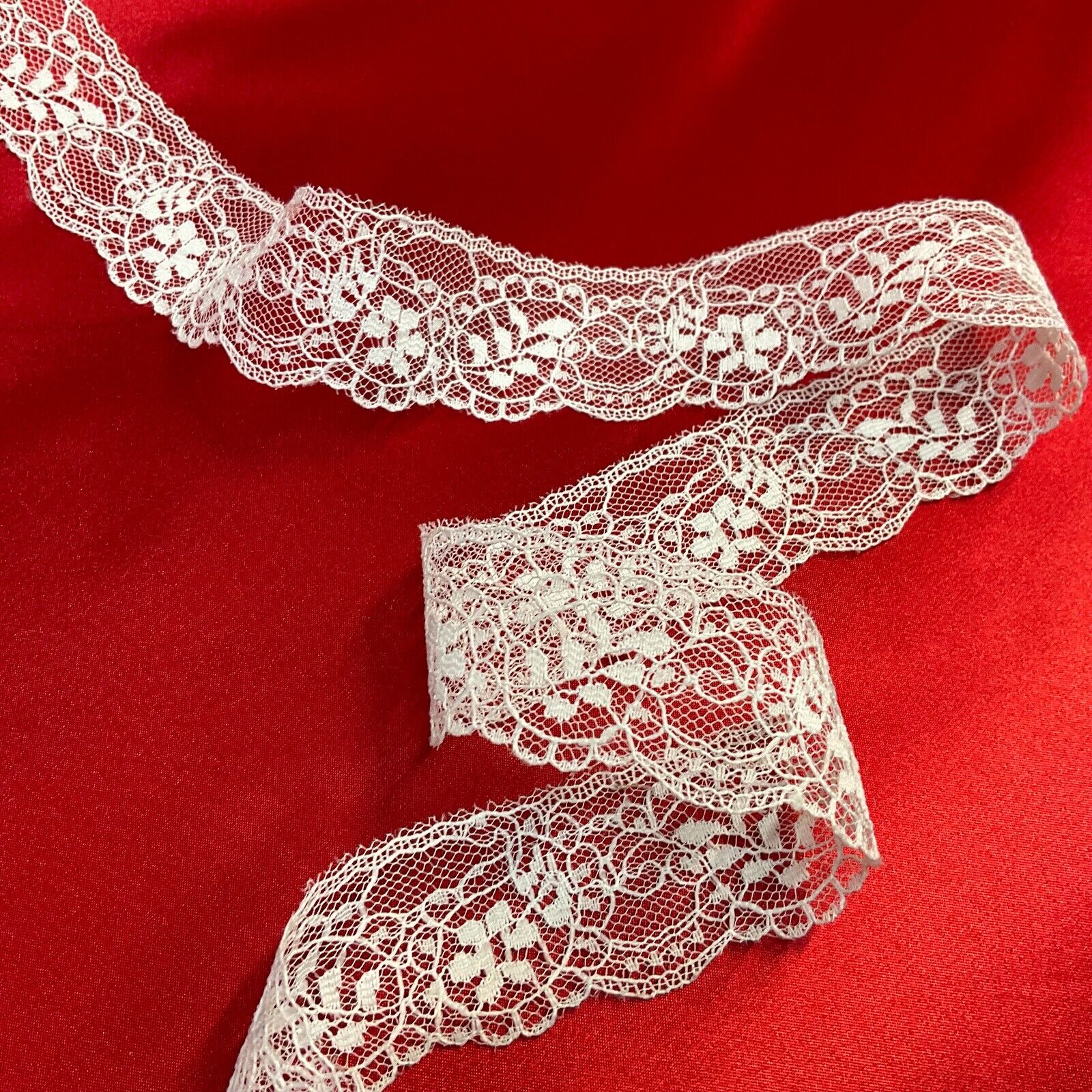 30mm wide White scalloped edge Flat Lace trimming edging border M1719