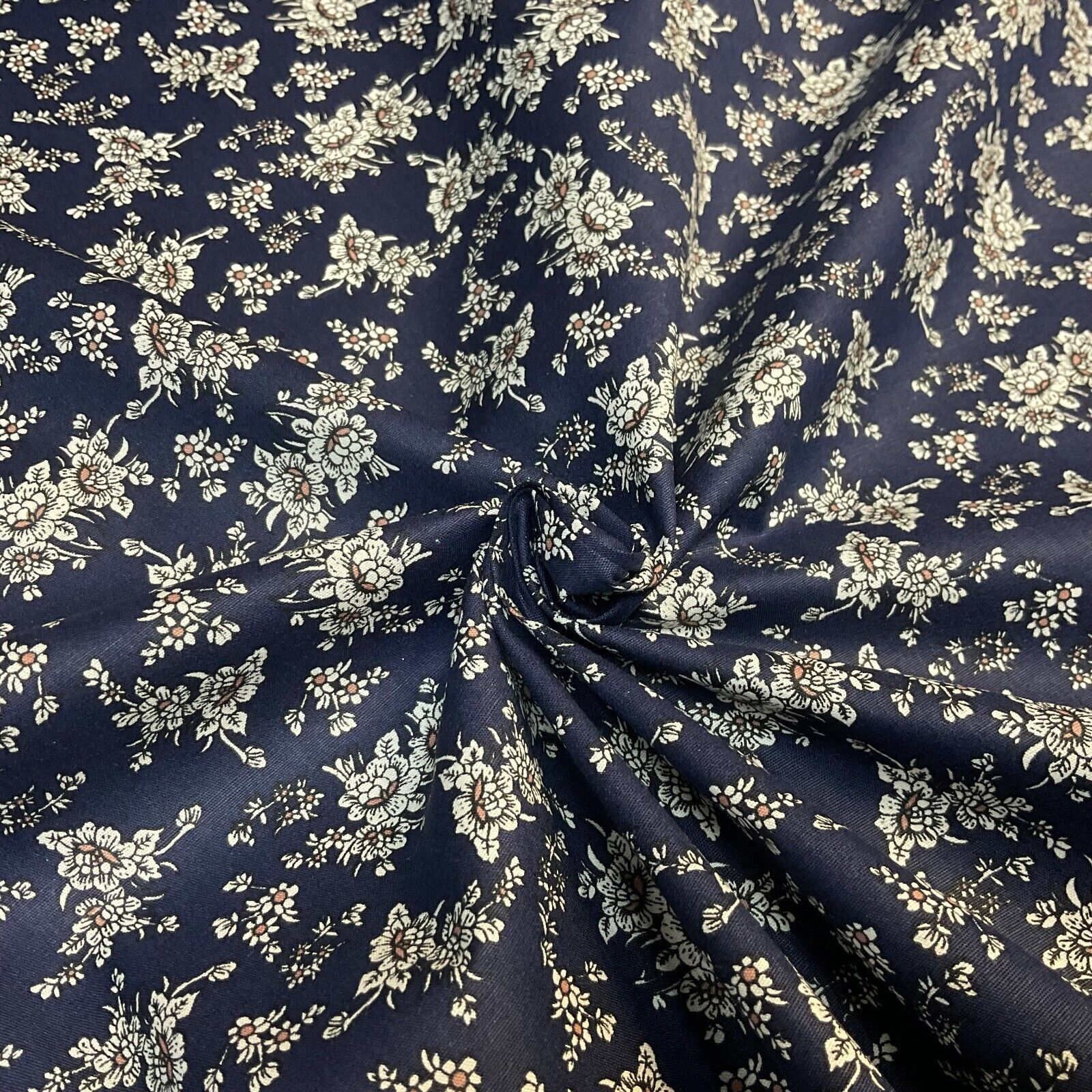 Small Vintage Floral 100% cotton printed dress craft fabric 150cm wide M1739