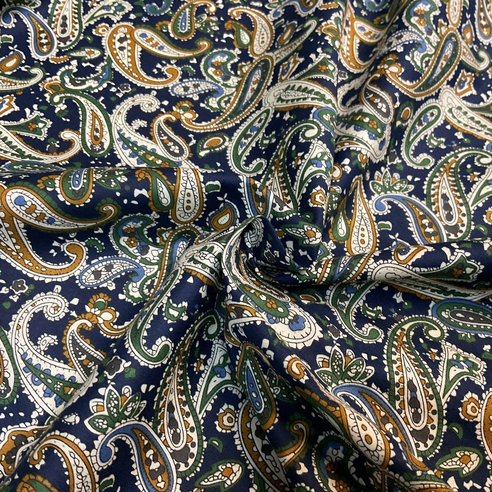Paisley 100% cotton printed dress craft fabric 150cm wide M1736