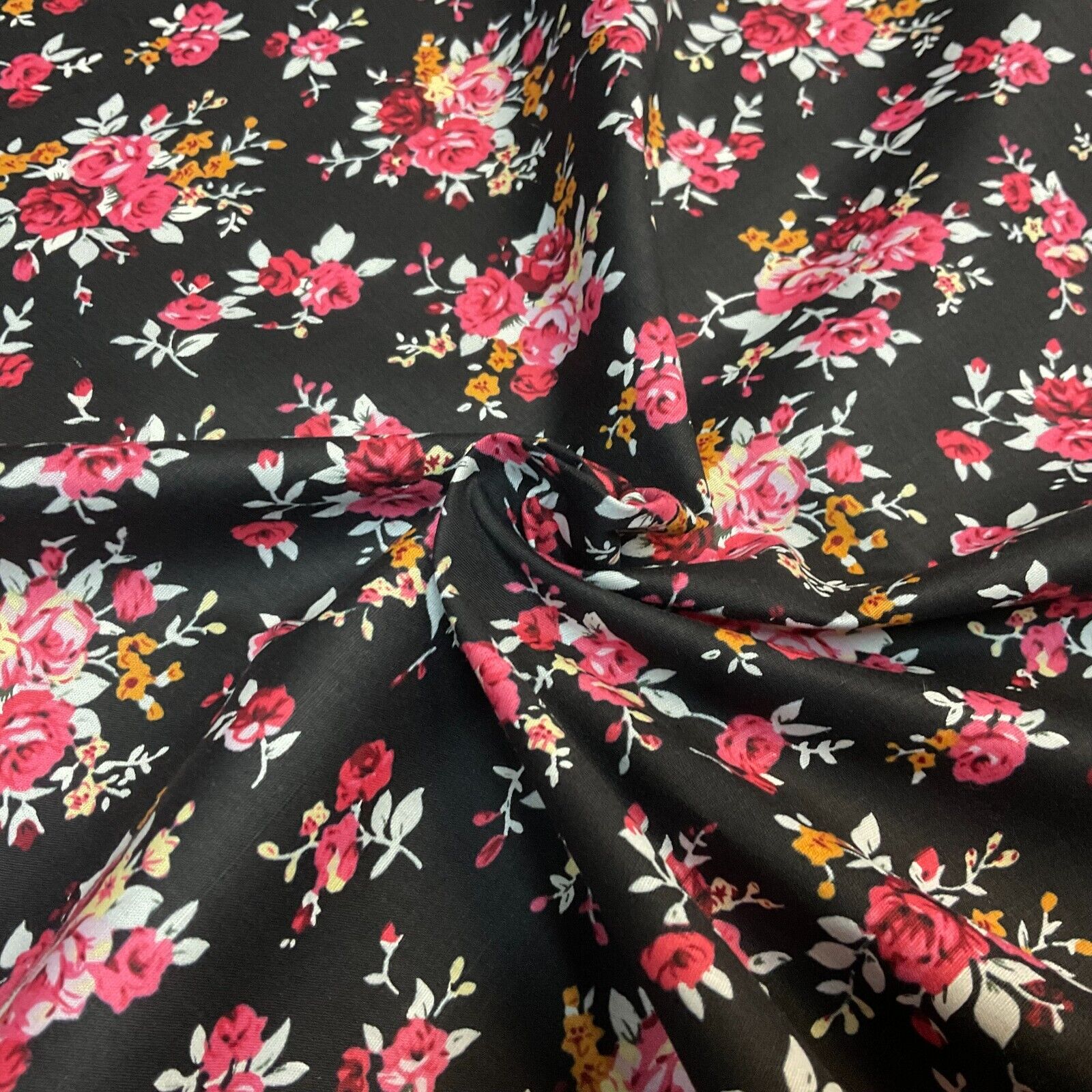 Vintage Rose Floral 100% cotton printed dress craft fabric 150cm wide M1735
