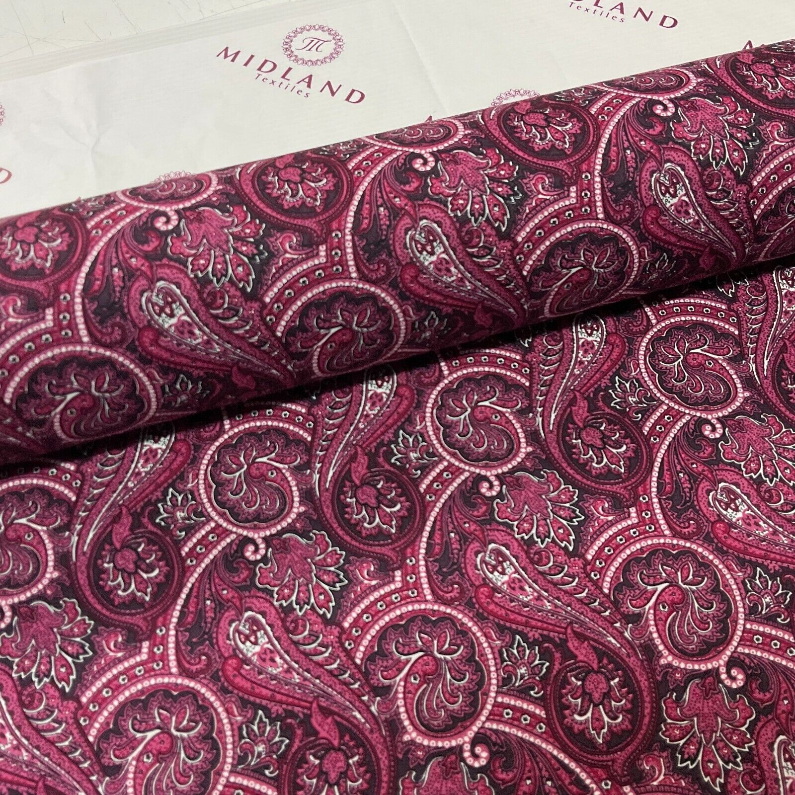 Vintage Paisley 100% cotton poplin printed dress craft fabric 112cm wide M1745