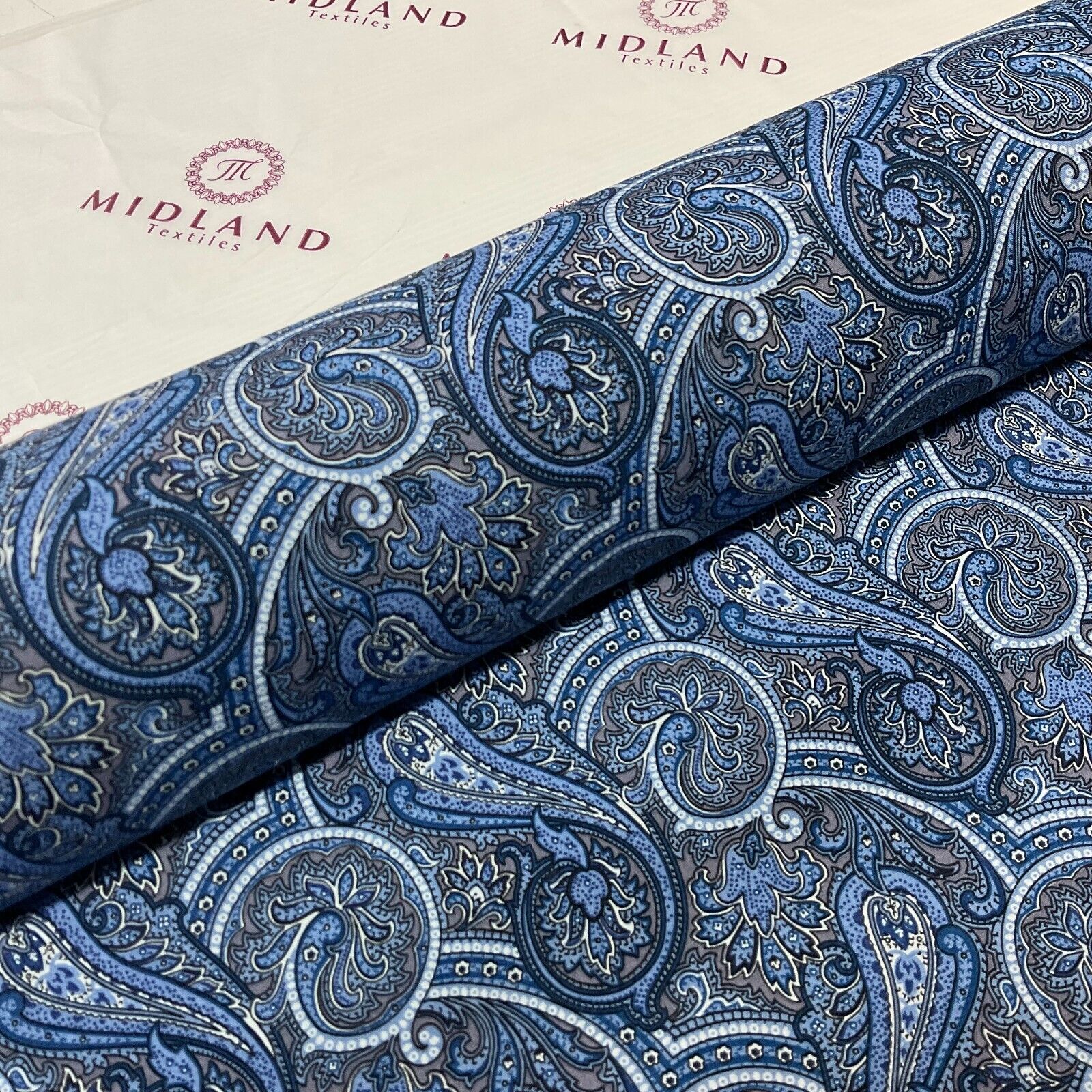 Vintage Paisley 100% cotton poplin printed dress craft fabric 112cm wide M1745