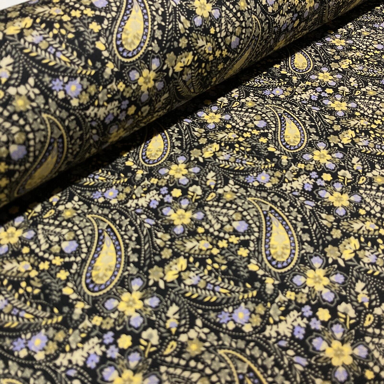 Vintage Paisley 100% cotton Poplin printed dress craft fabric 112cm wide M1744