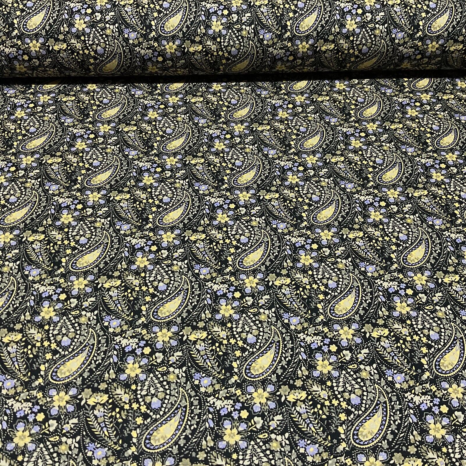 Vintage Paisley 100% cotton Poplin printed dress craft fabric 112cm wide M1744